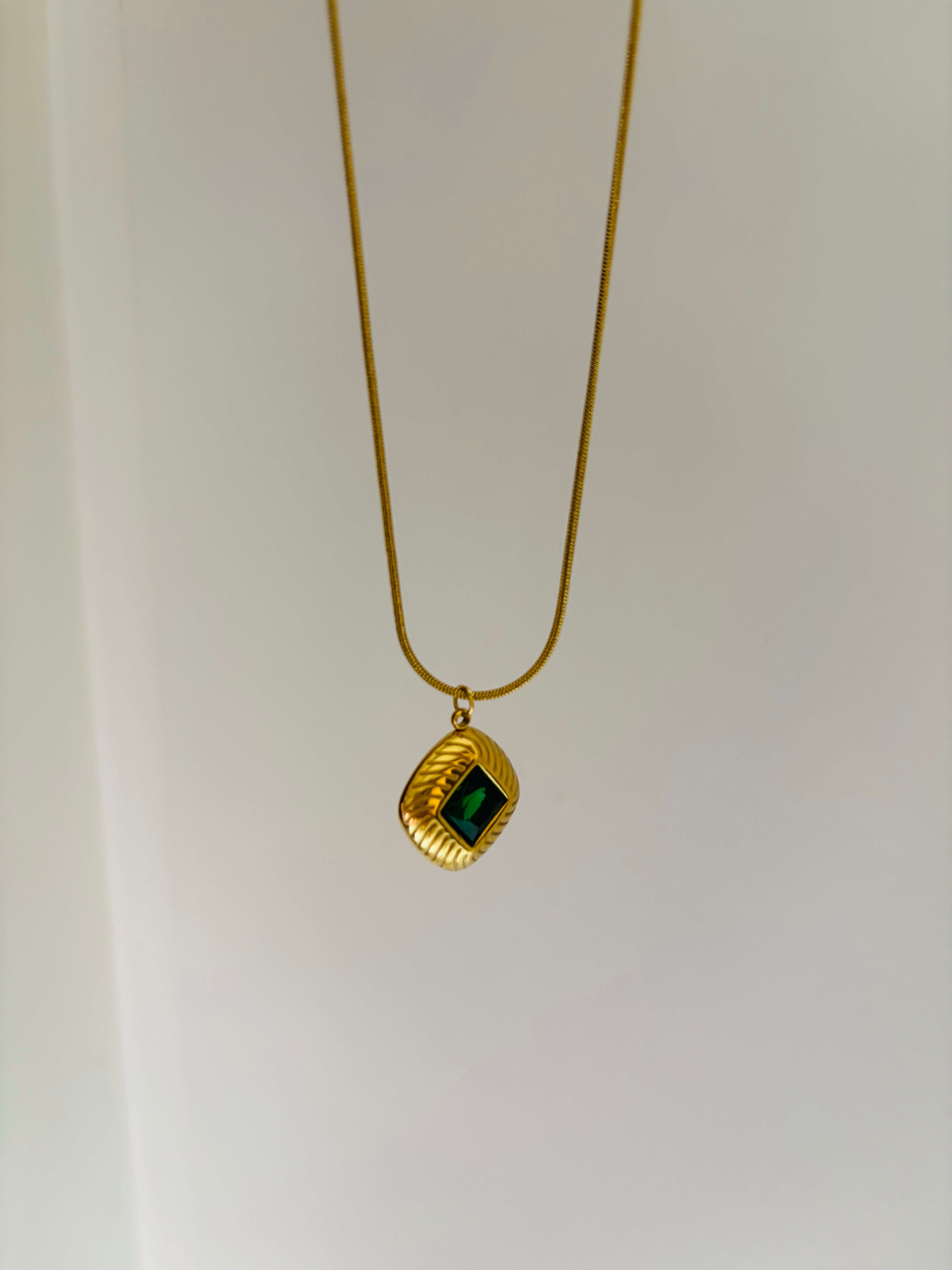 Nadia emerald necklace