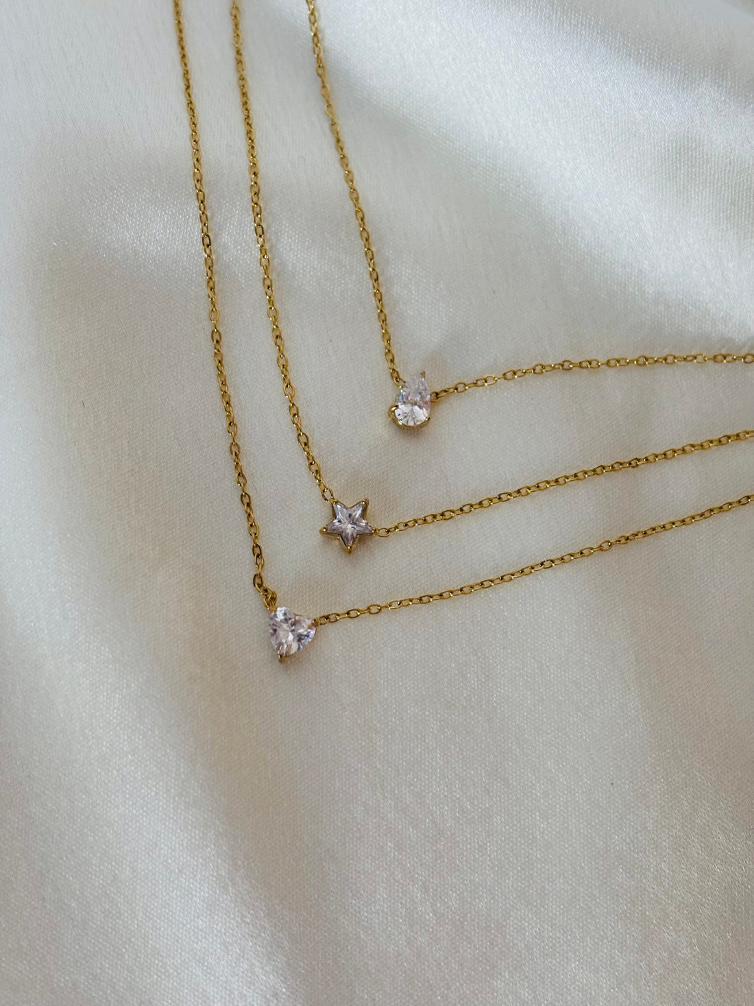 Three layer solitaire diamond necklace