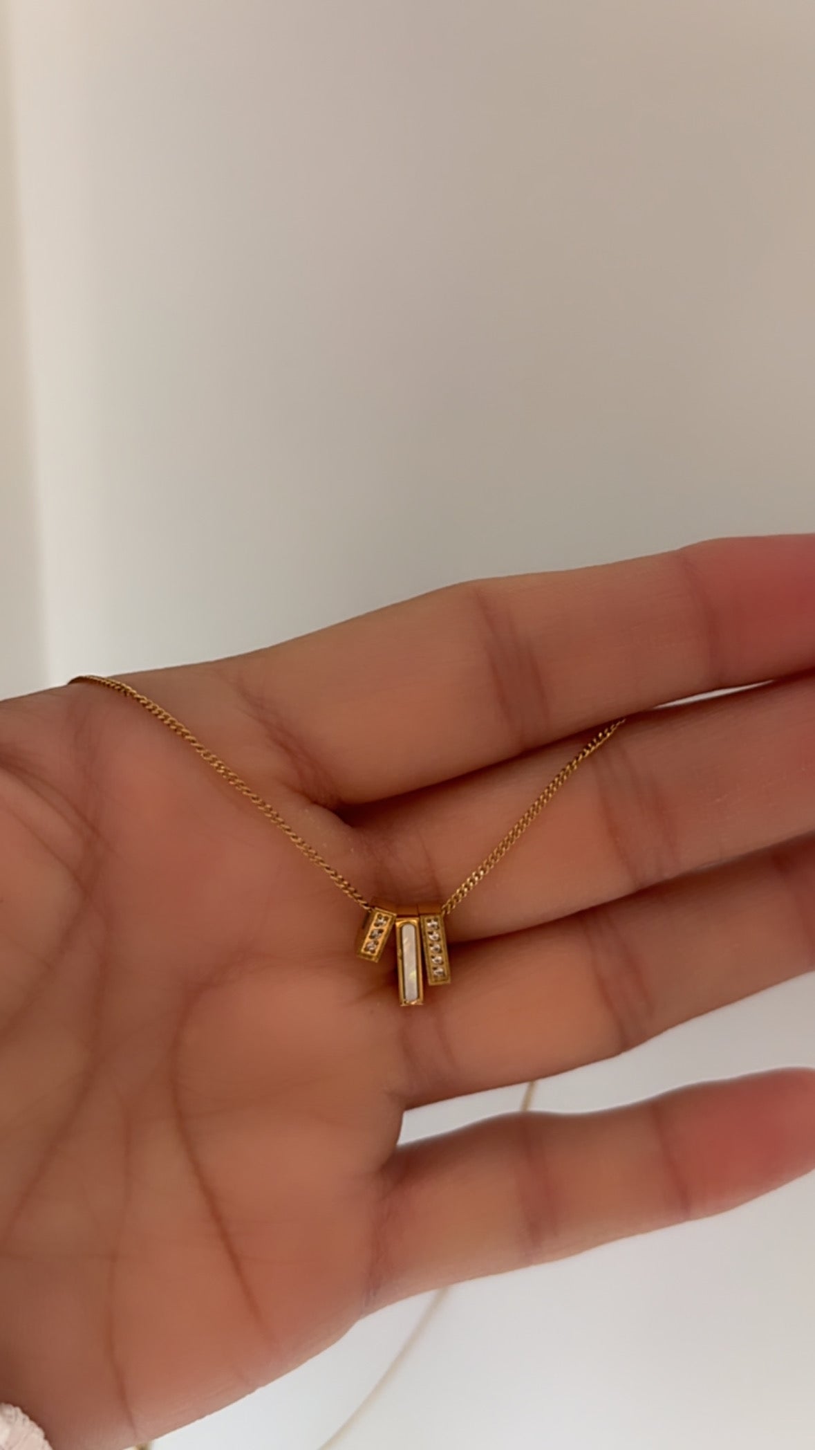 Mop bar necklace