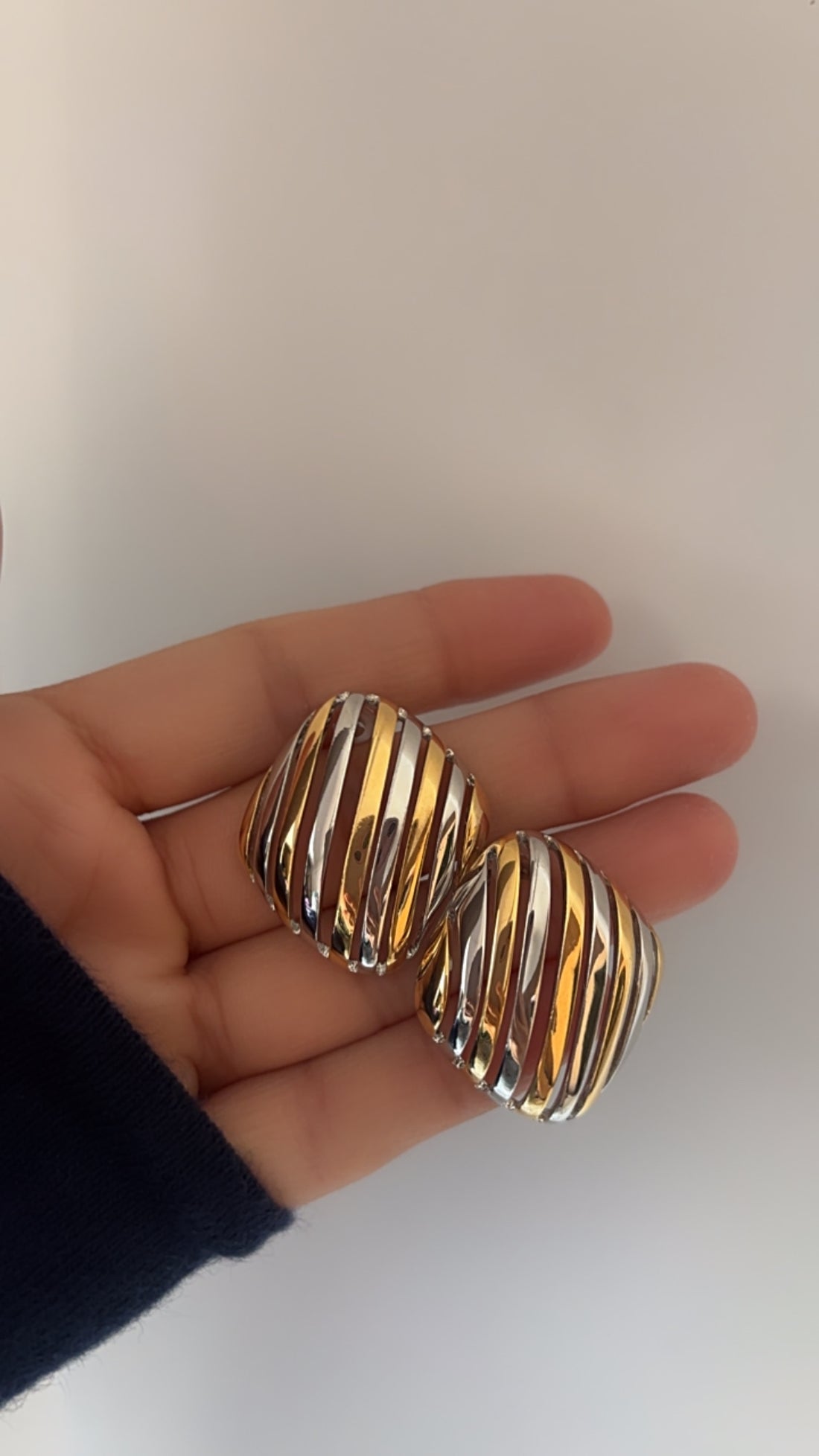 Two tone square earring