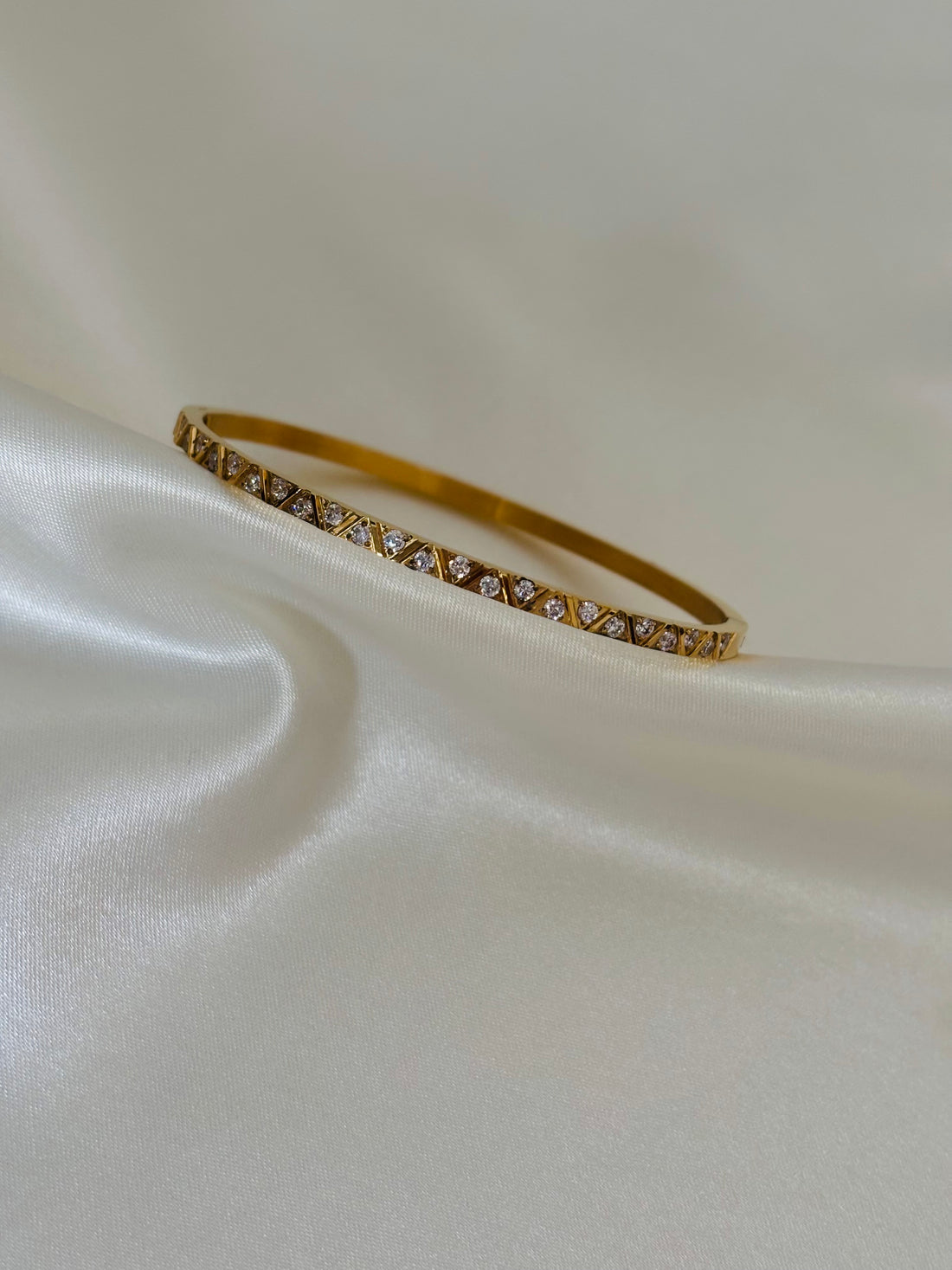Zigzag diamond studded kada bracelet