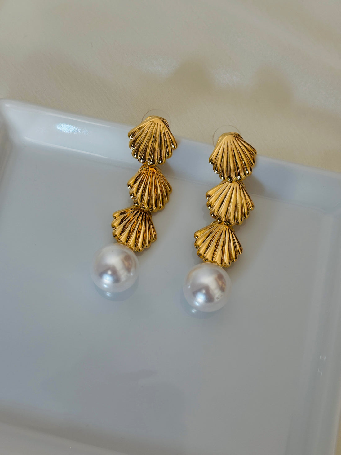 Pearl shell earring