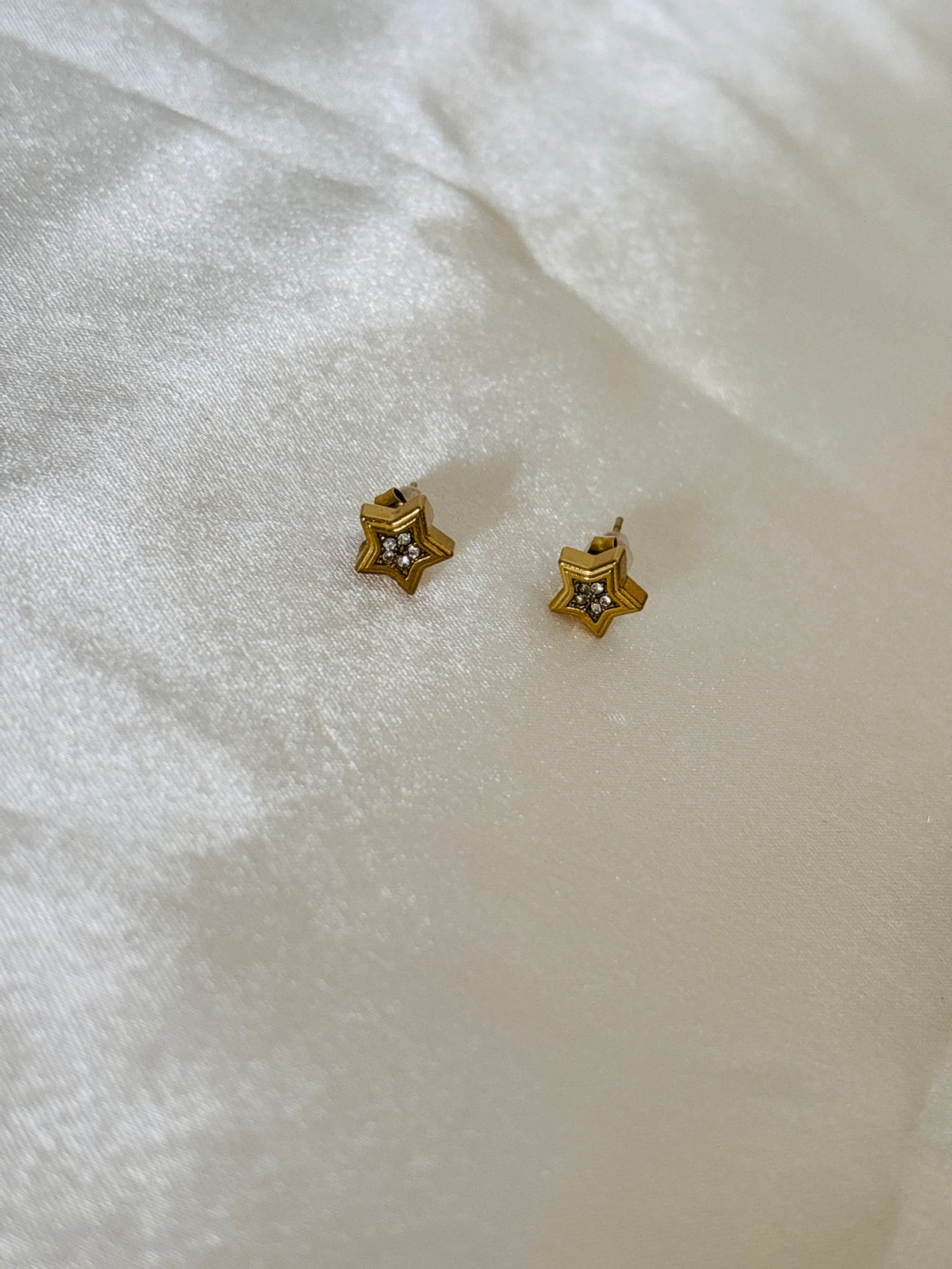 Star stud earrings