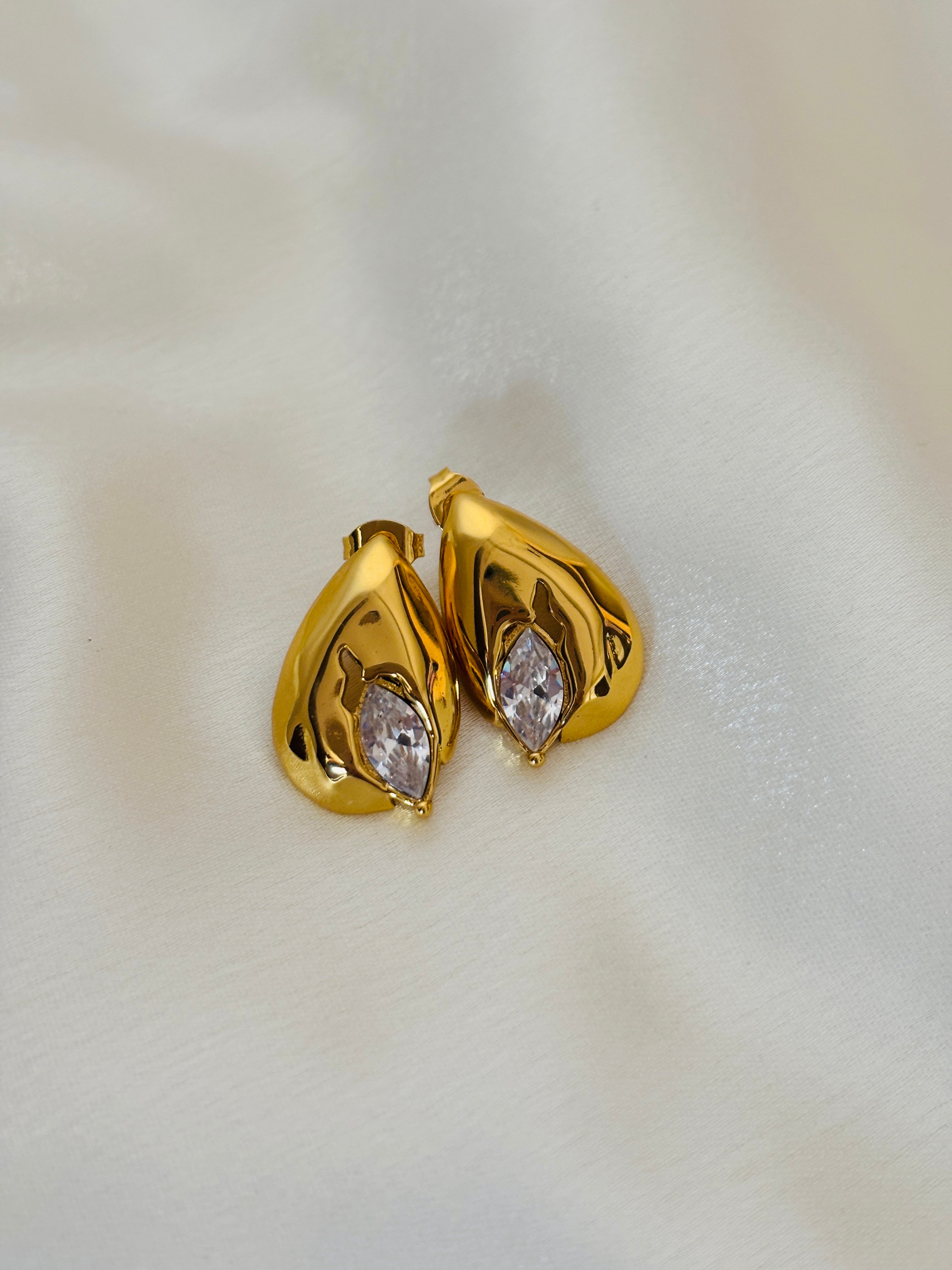 Almond shape earring