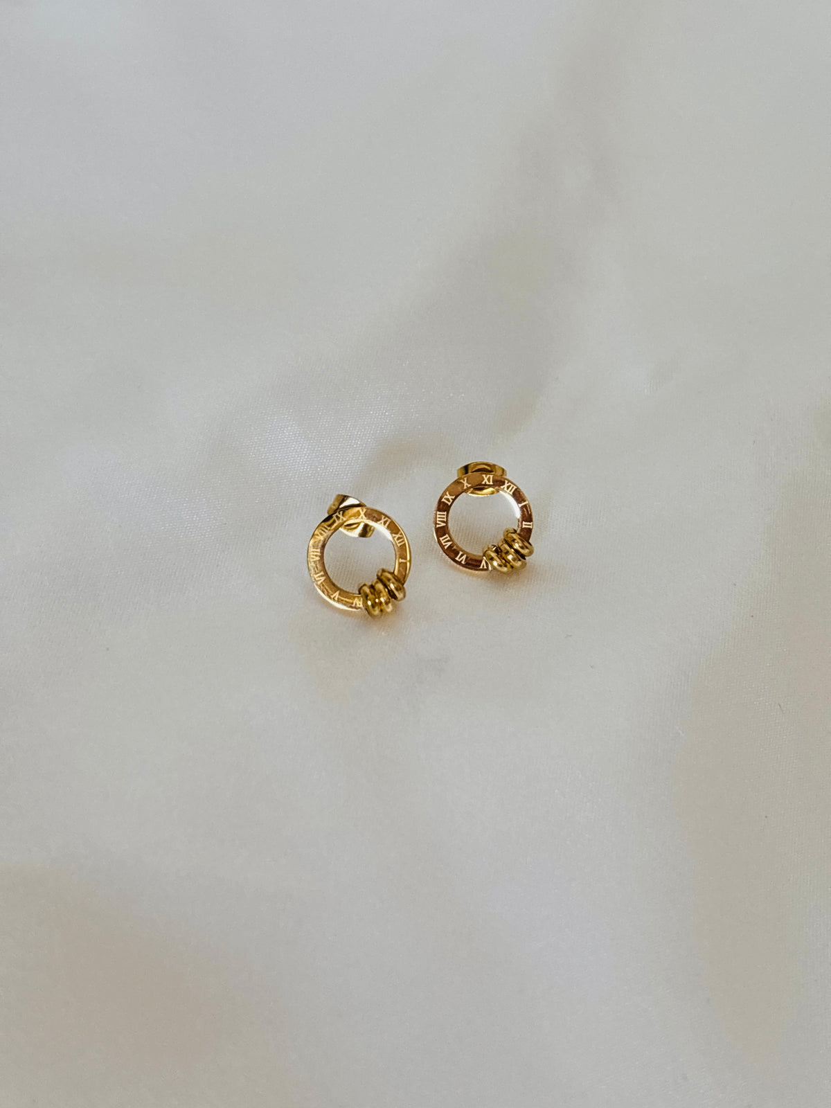 Ring stud earring