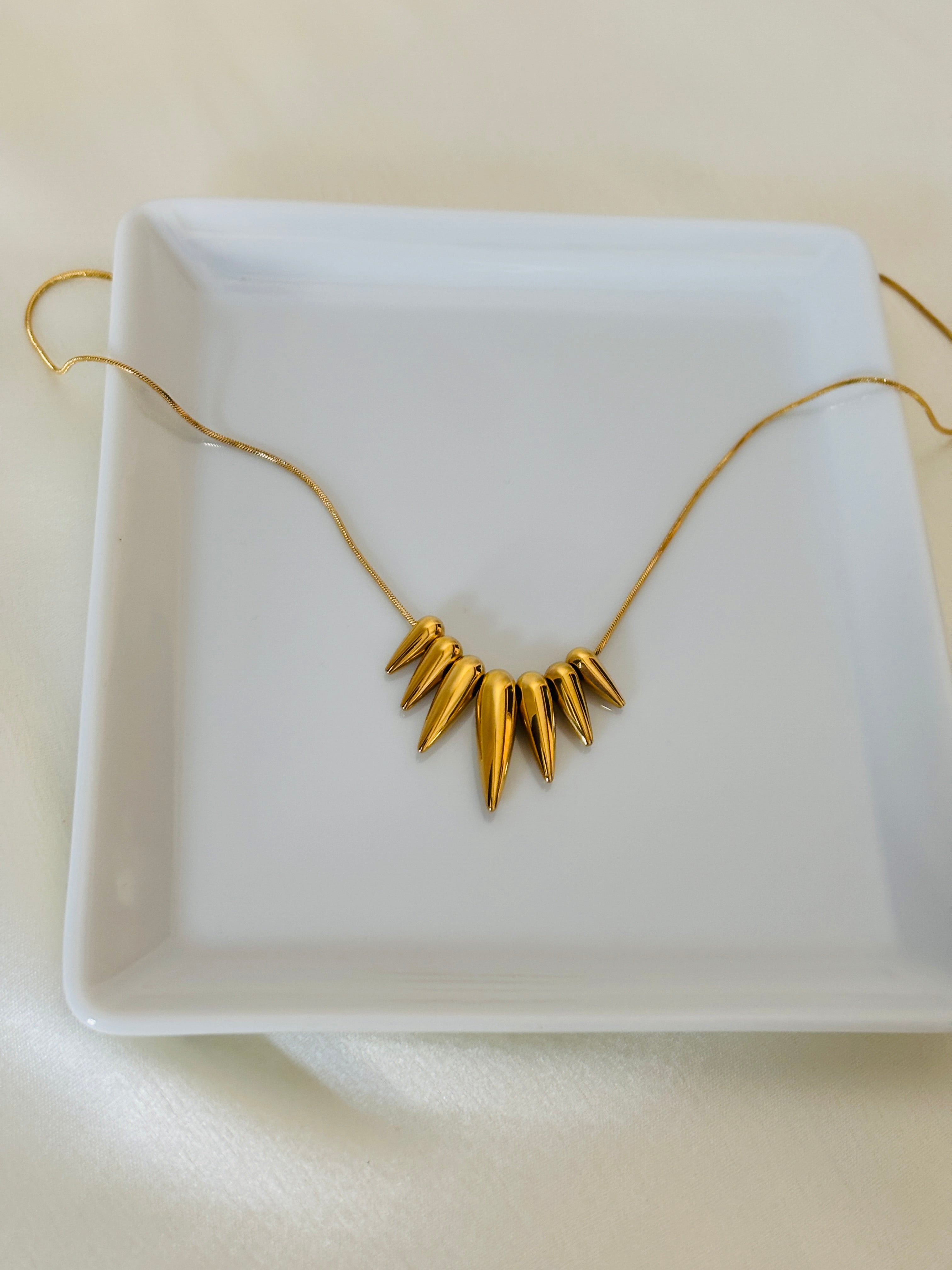 Claw charms necklace