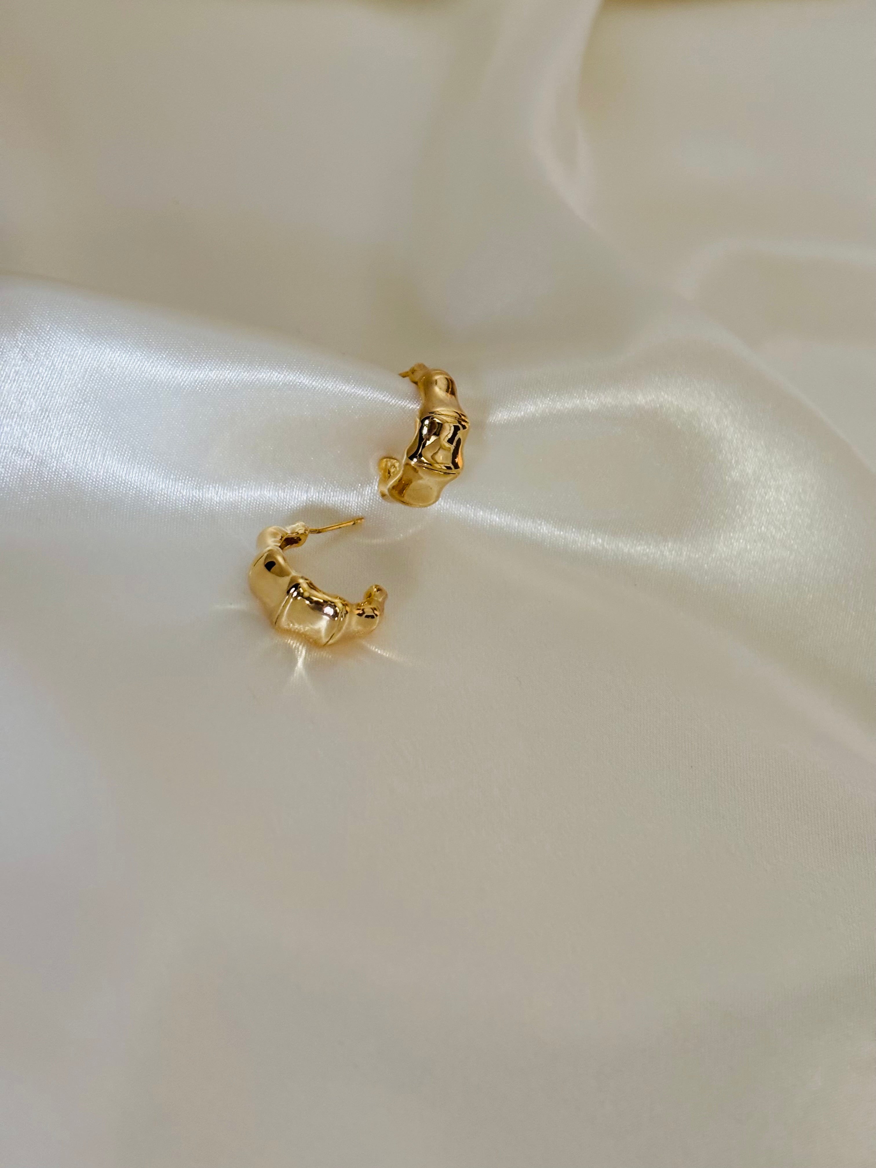 Croissant hoop earrings