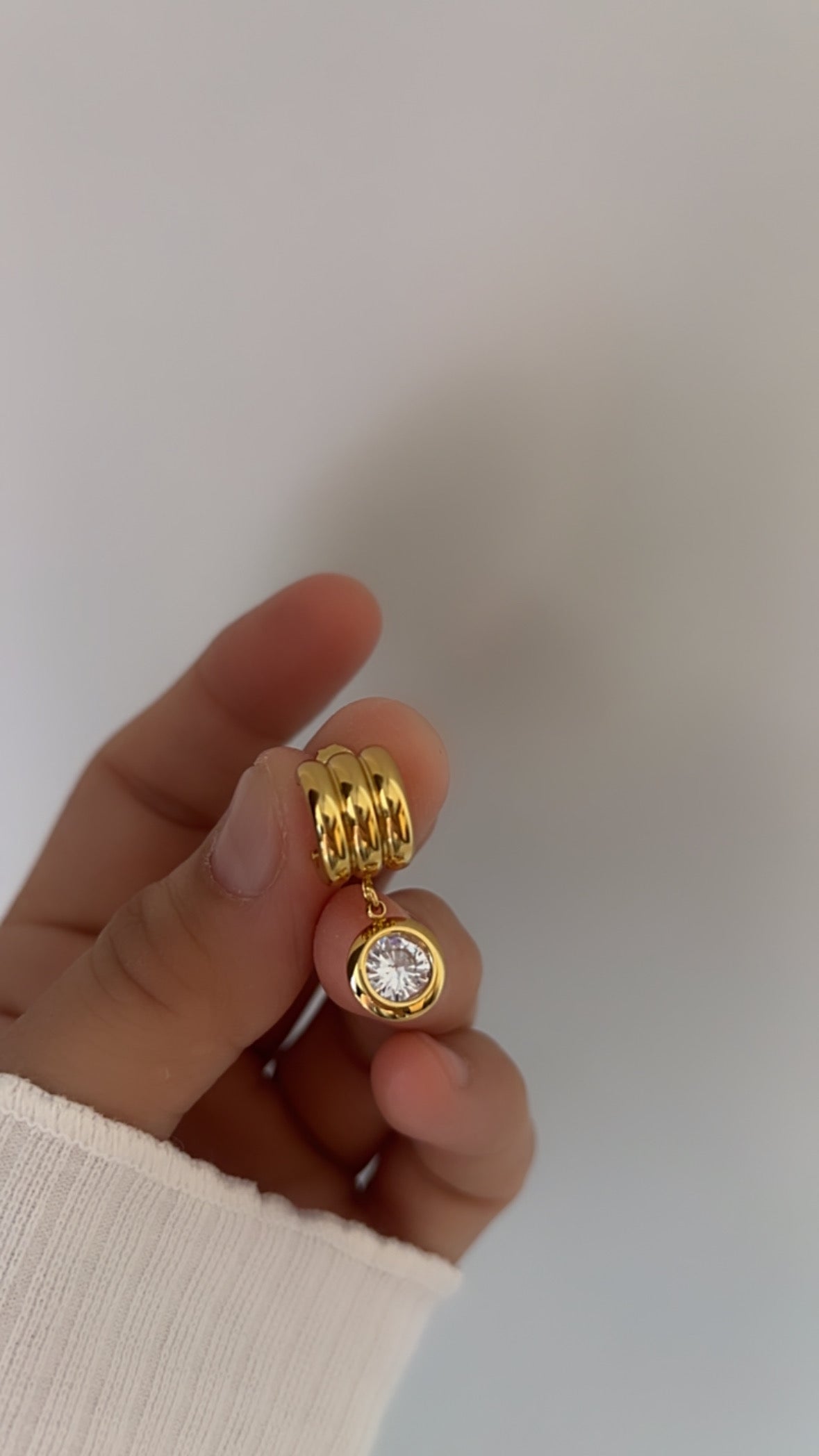 Ariana drop earring