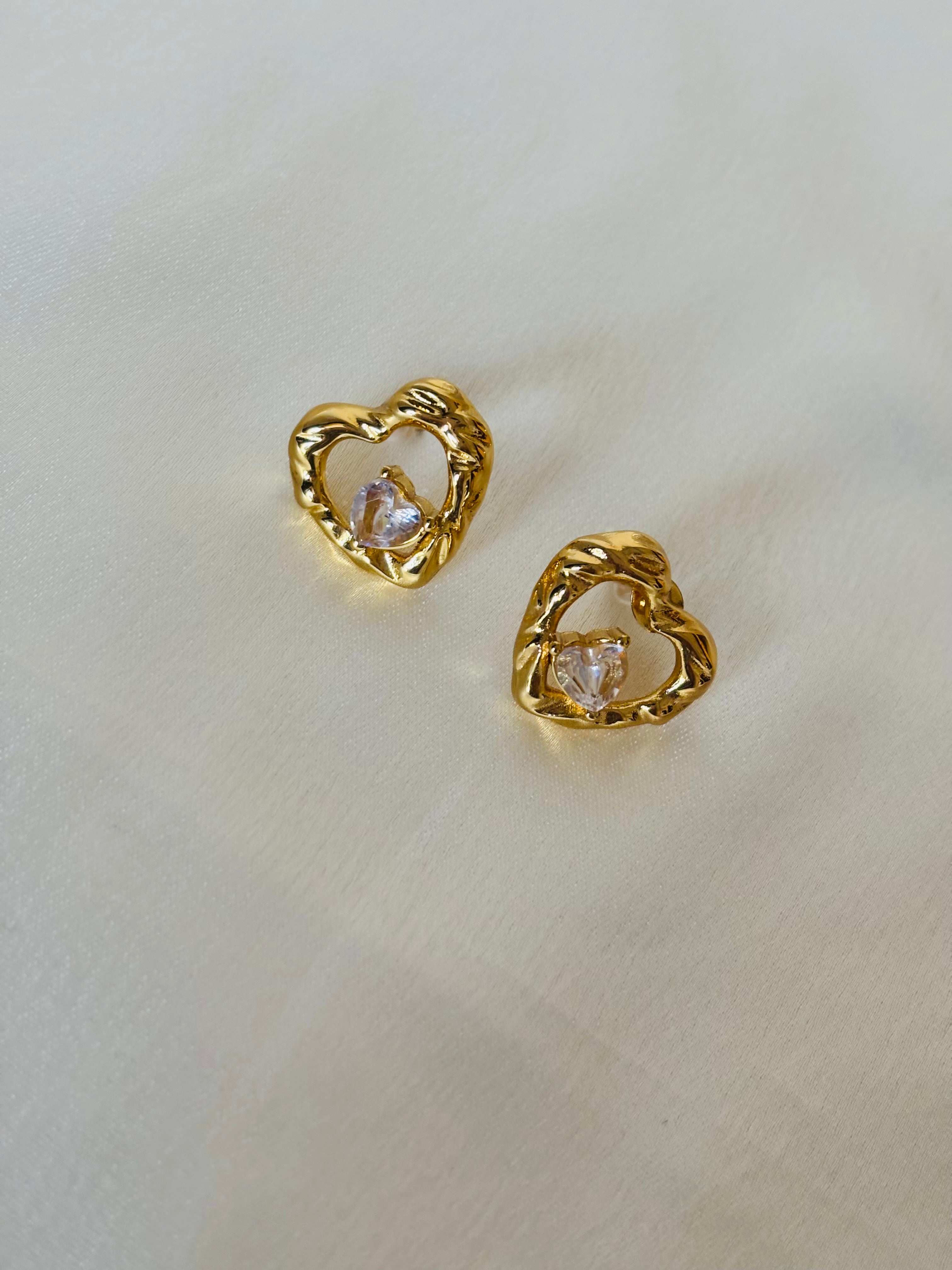 Quinn heart stud earring