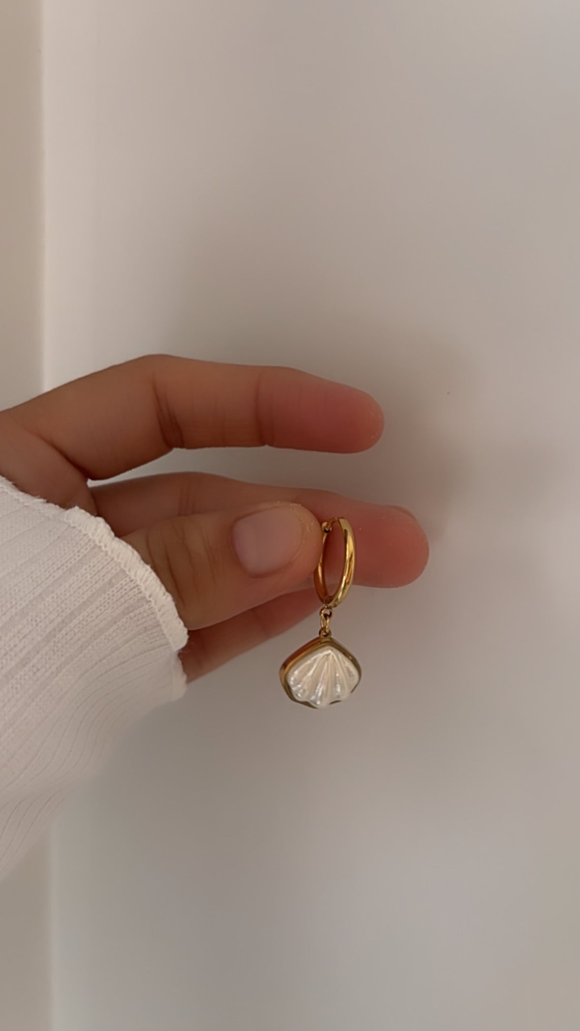 Pearl shell hoop