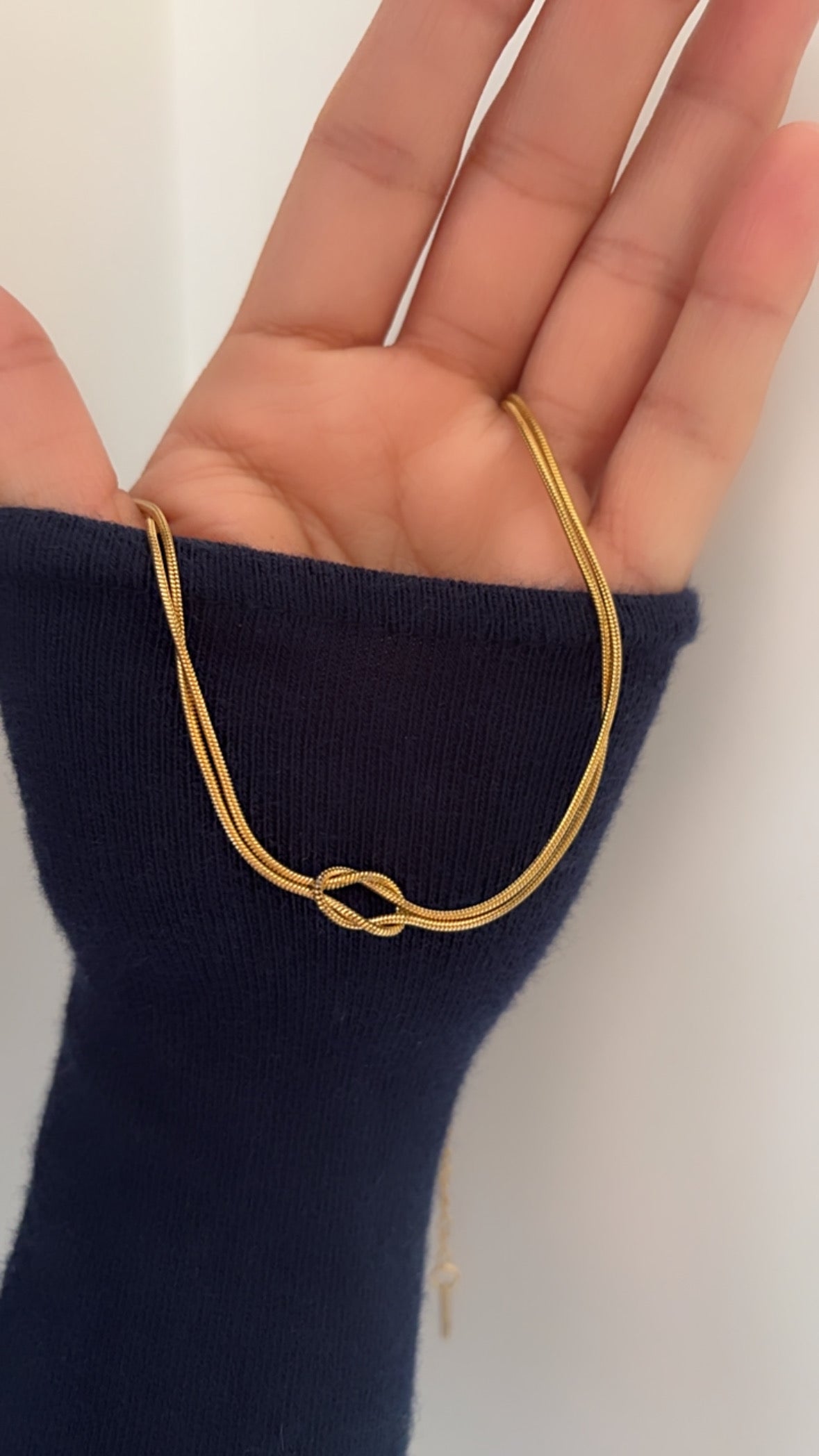 Double knot chain necklace