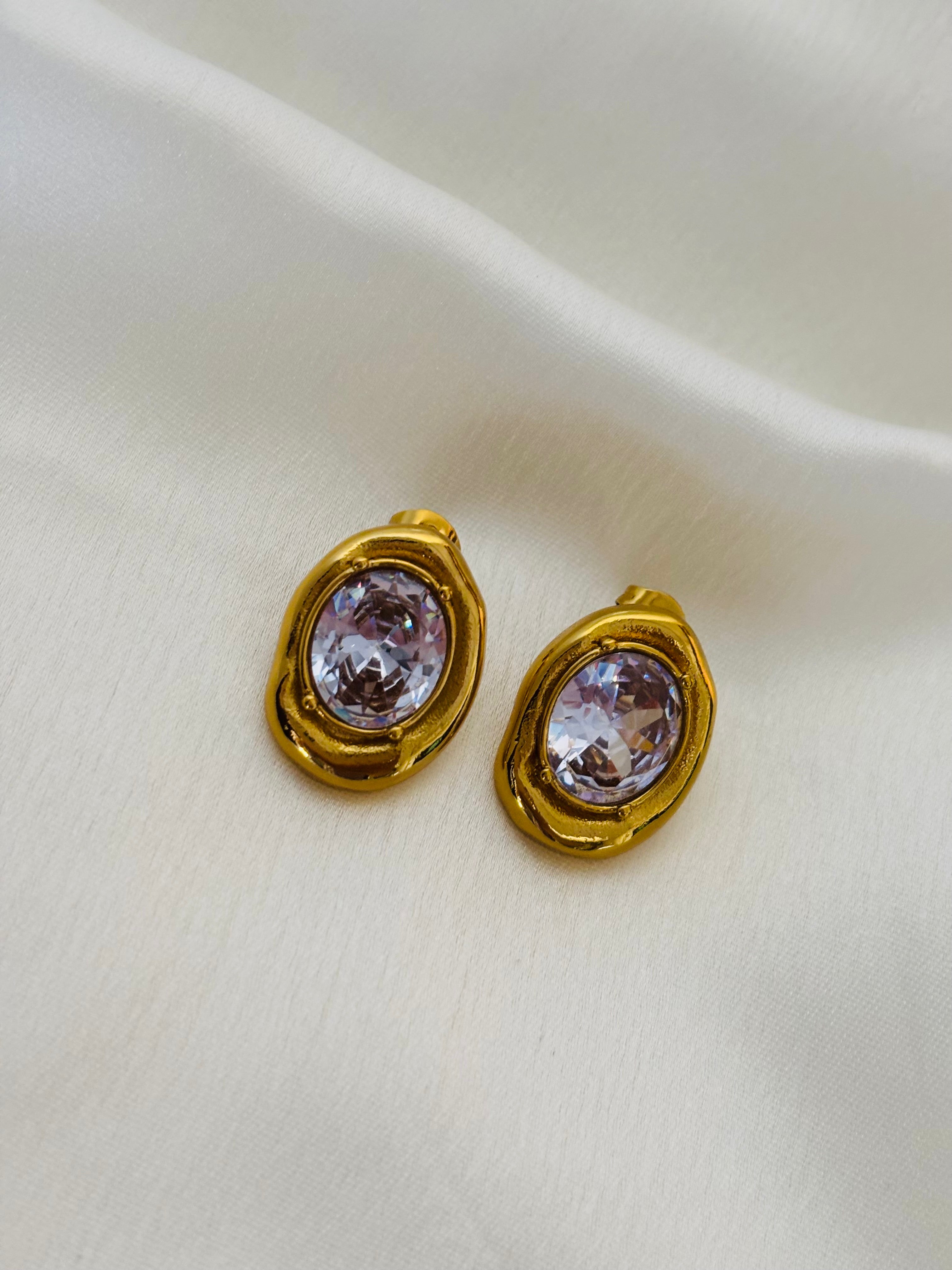Oona stud earring