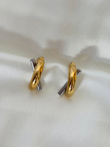 Two tone C earring