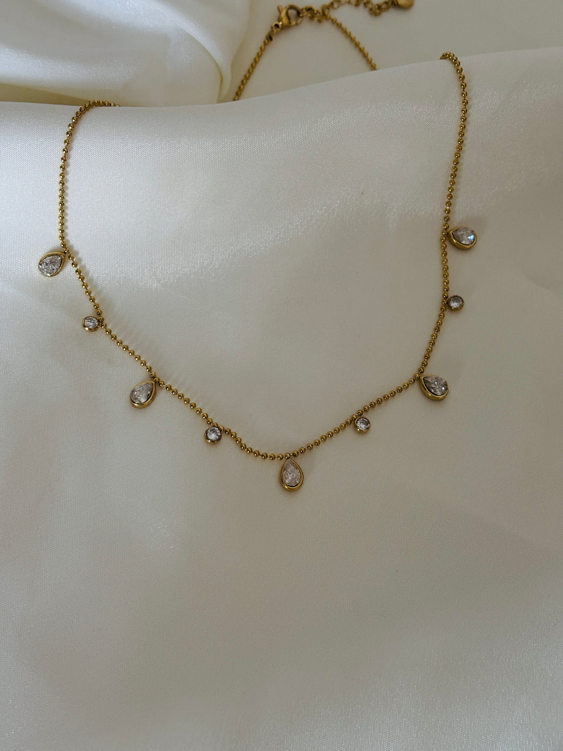 Nevra necklace
