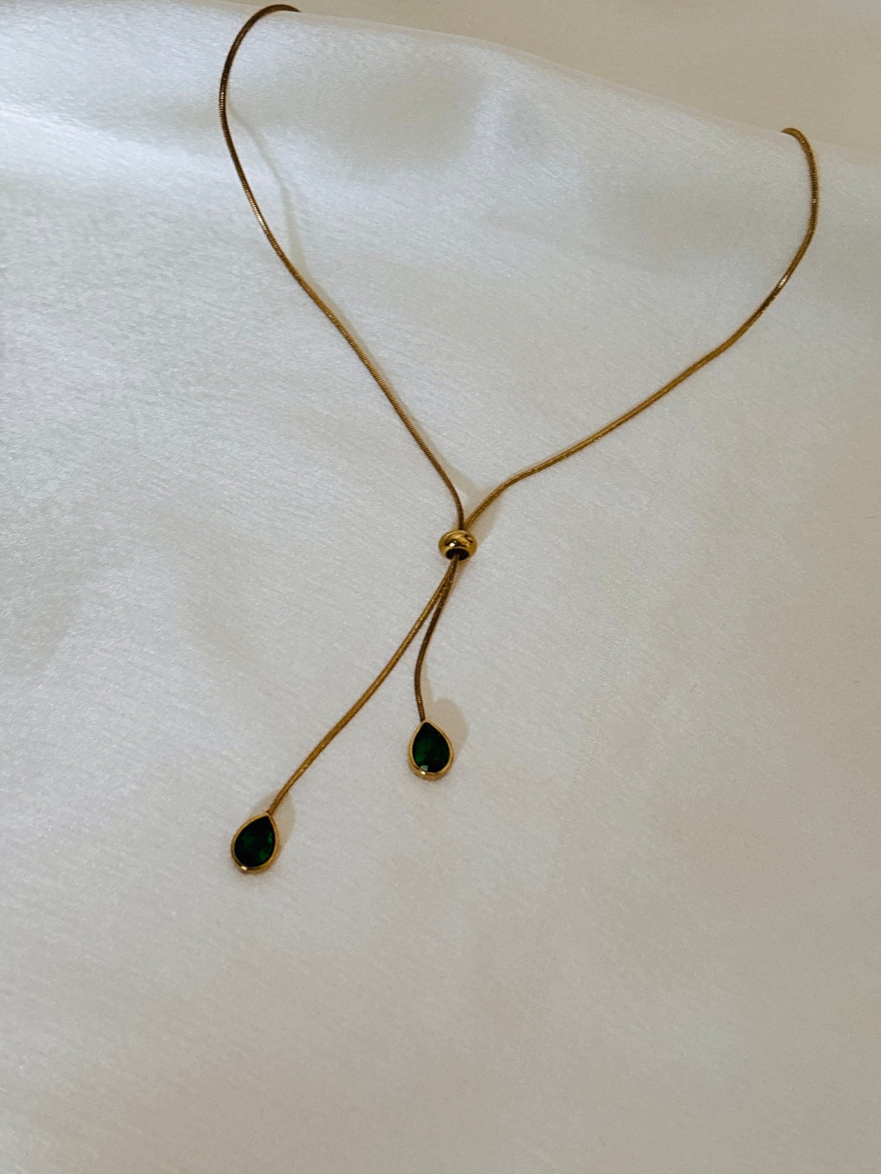 Emerald adjustable chain necklace