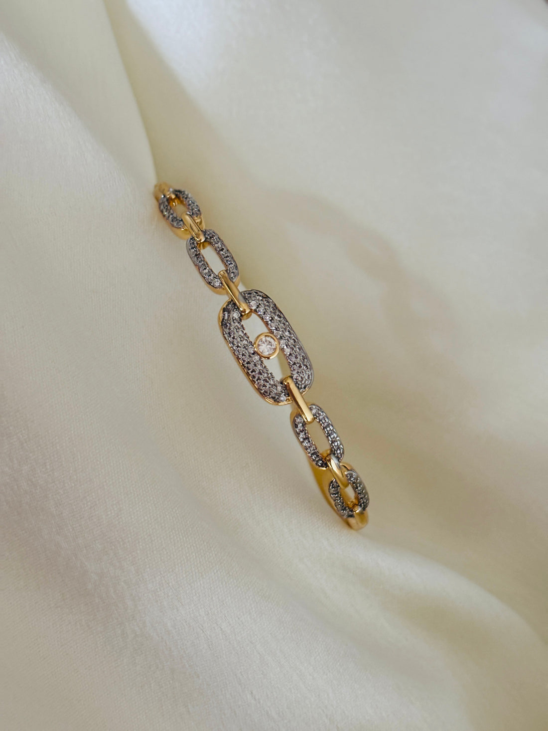 Aarini zirconia diamond kada bracelet