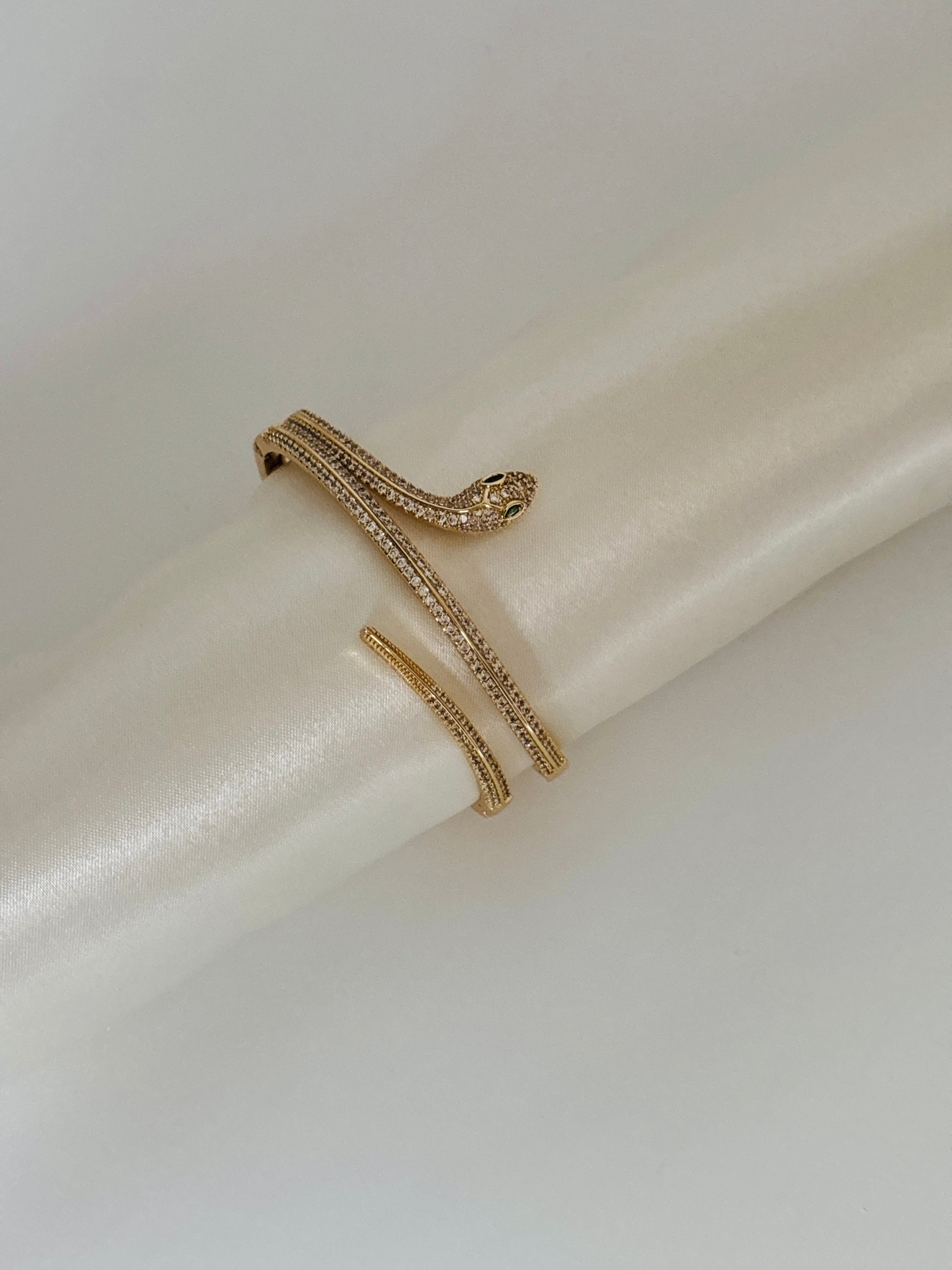 Classic variation of Serpenti bracelet