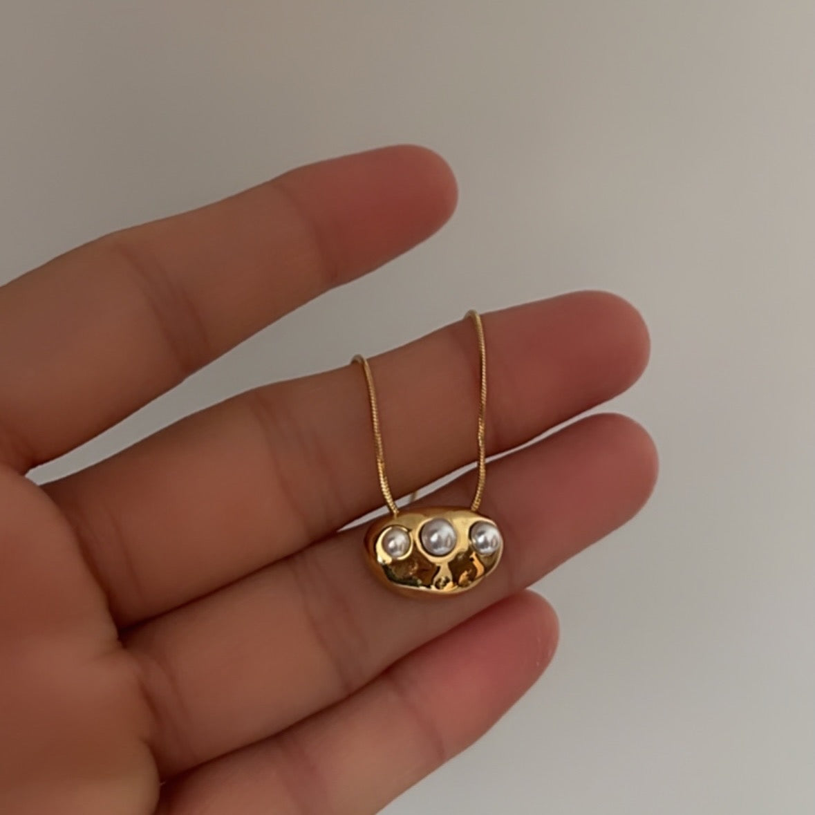 Three pearl bar necklace