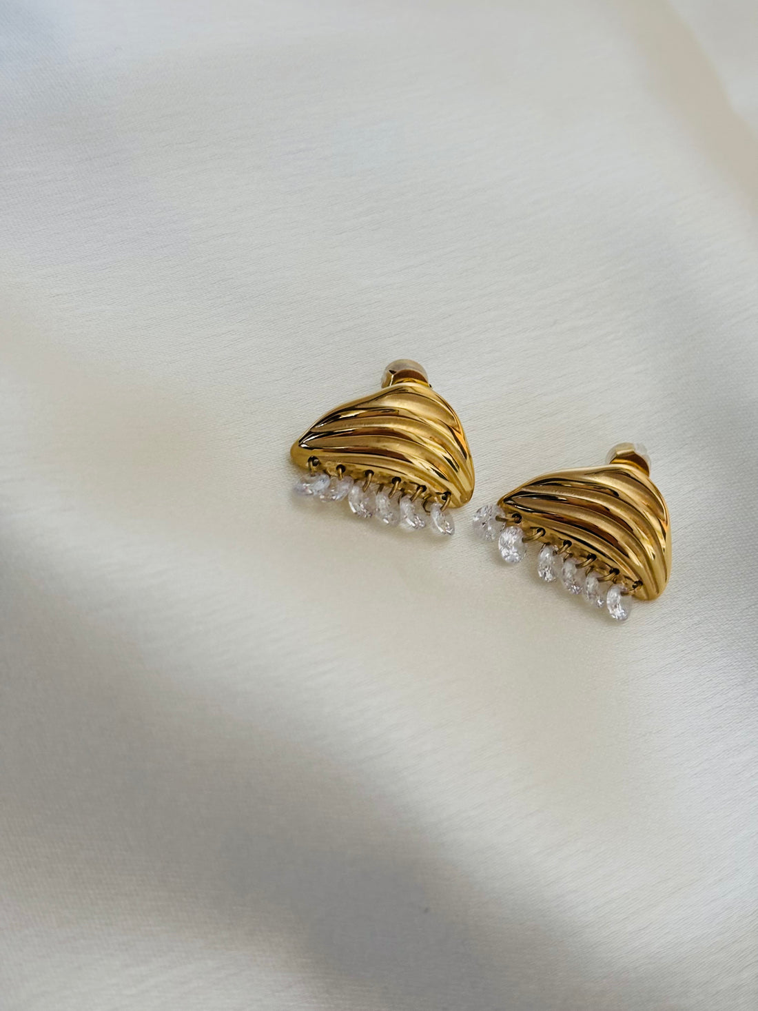 Crystal dangle earring