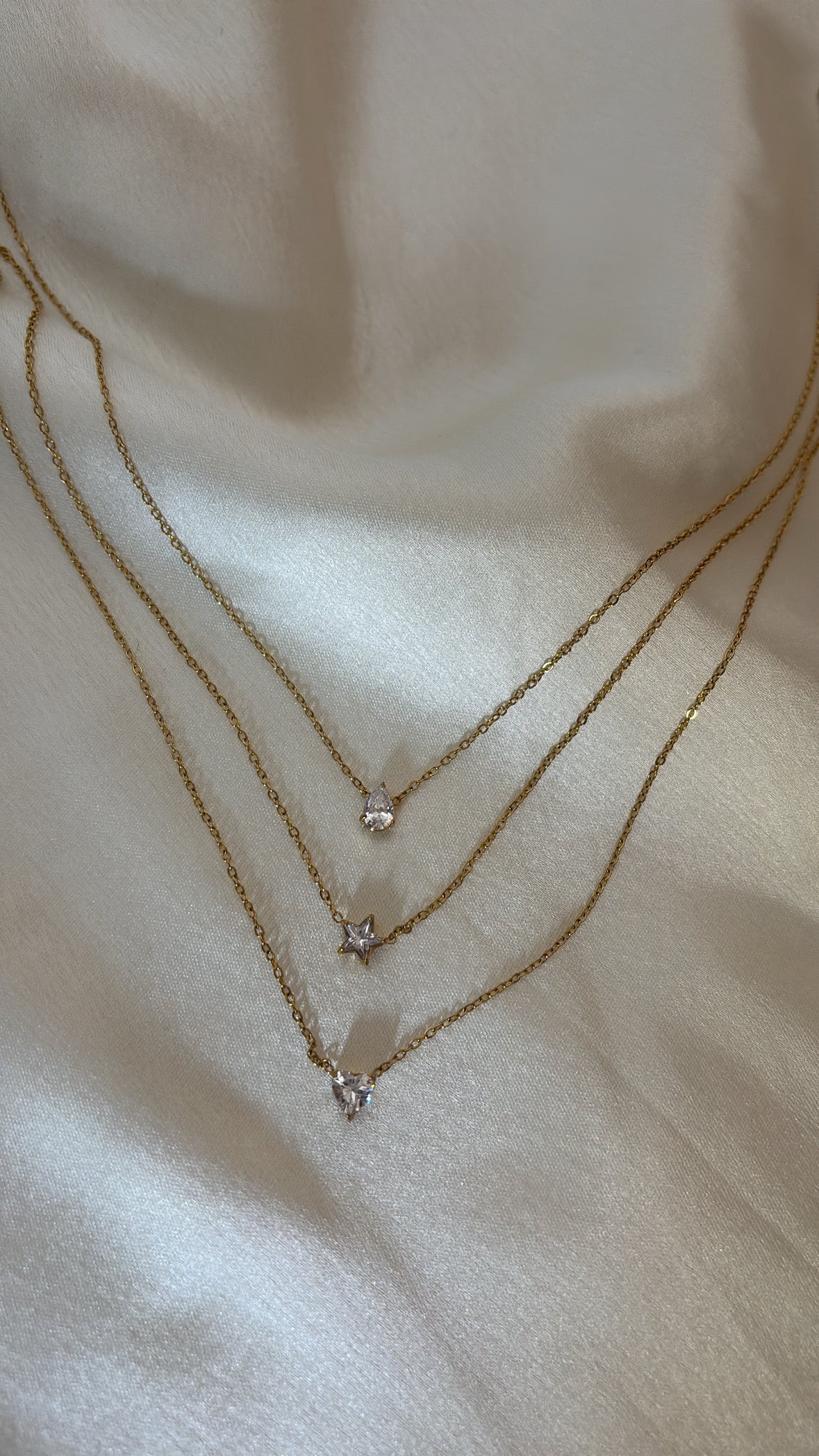 Three layer solitaire diamond necklace