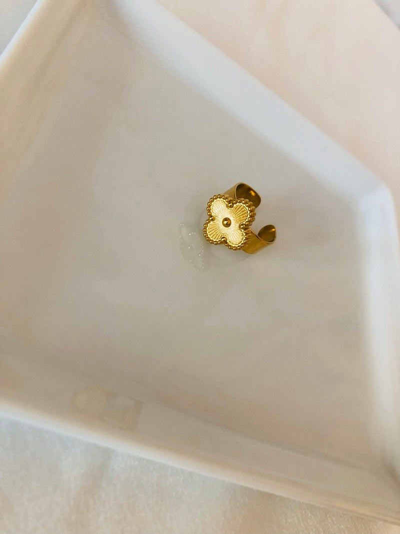 Clover Ring