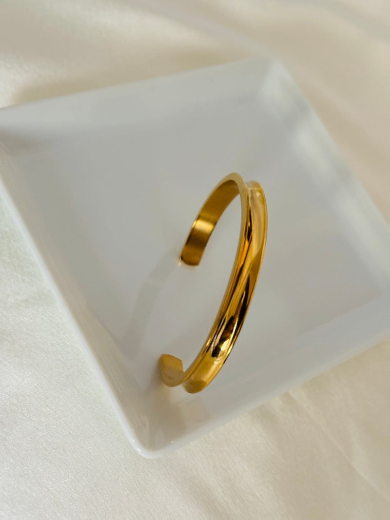 Cora Hand Cuff