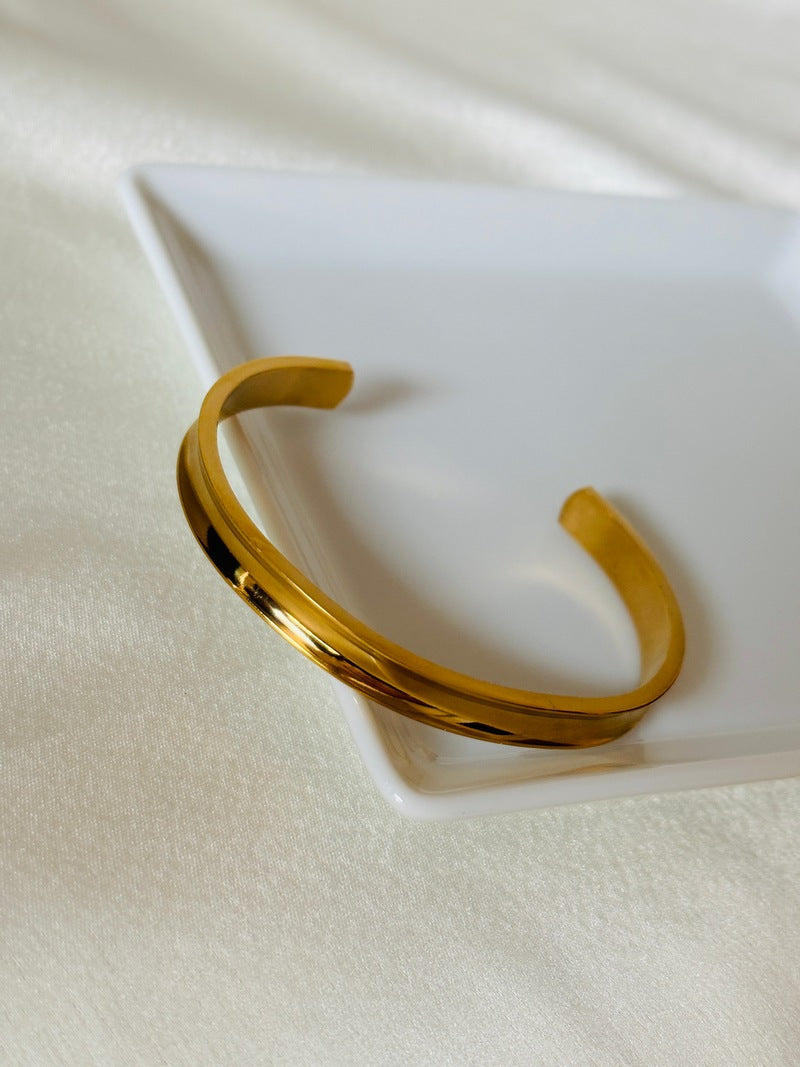 Cora Hand Cuff
