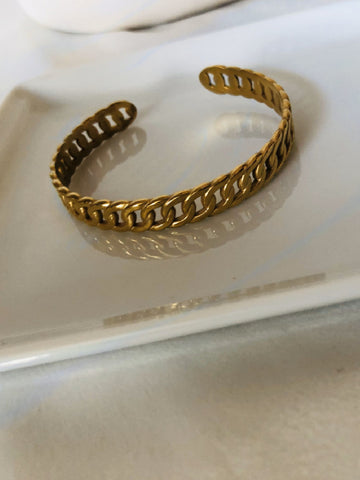 Curb Hand Cuff