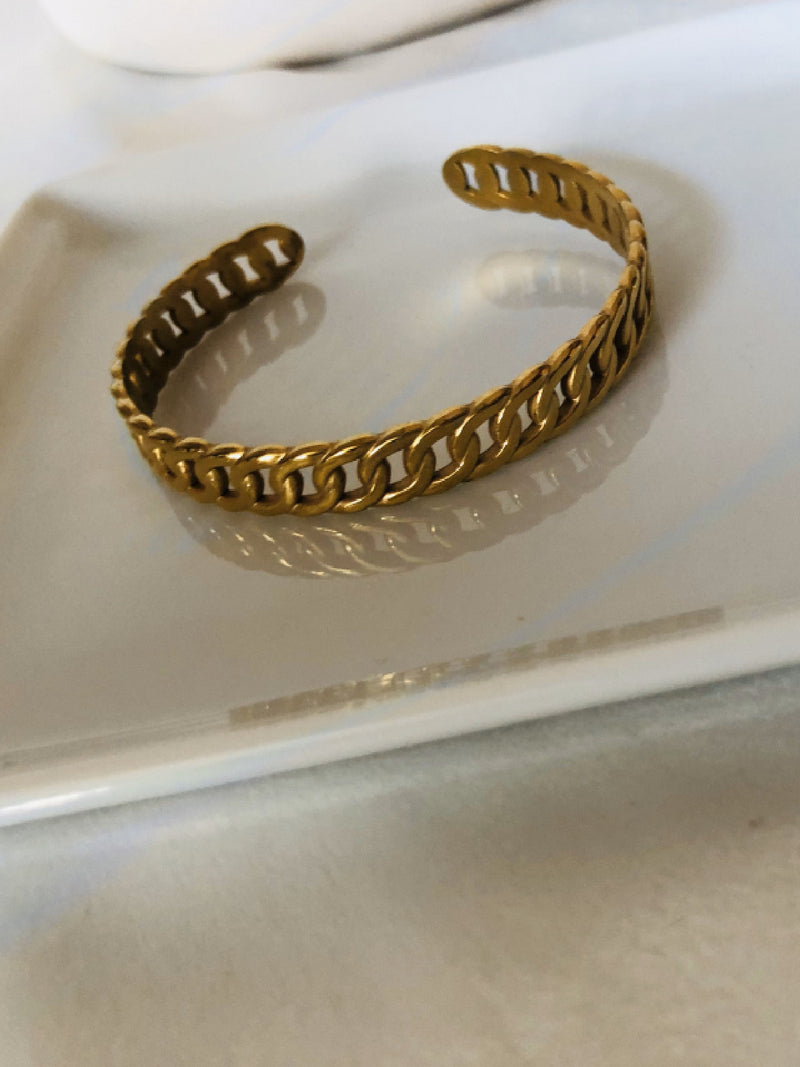Curb Hand Cuff