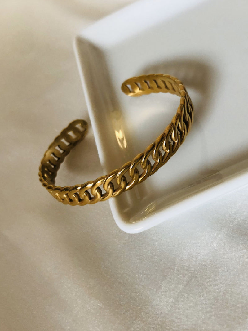 Curb Hand Cuff