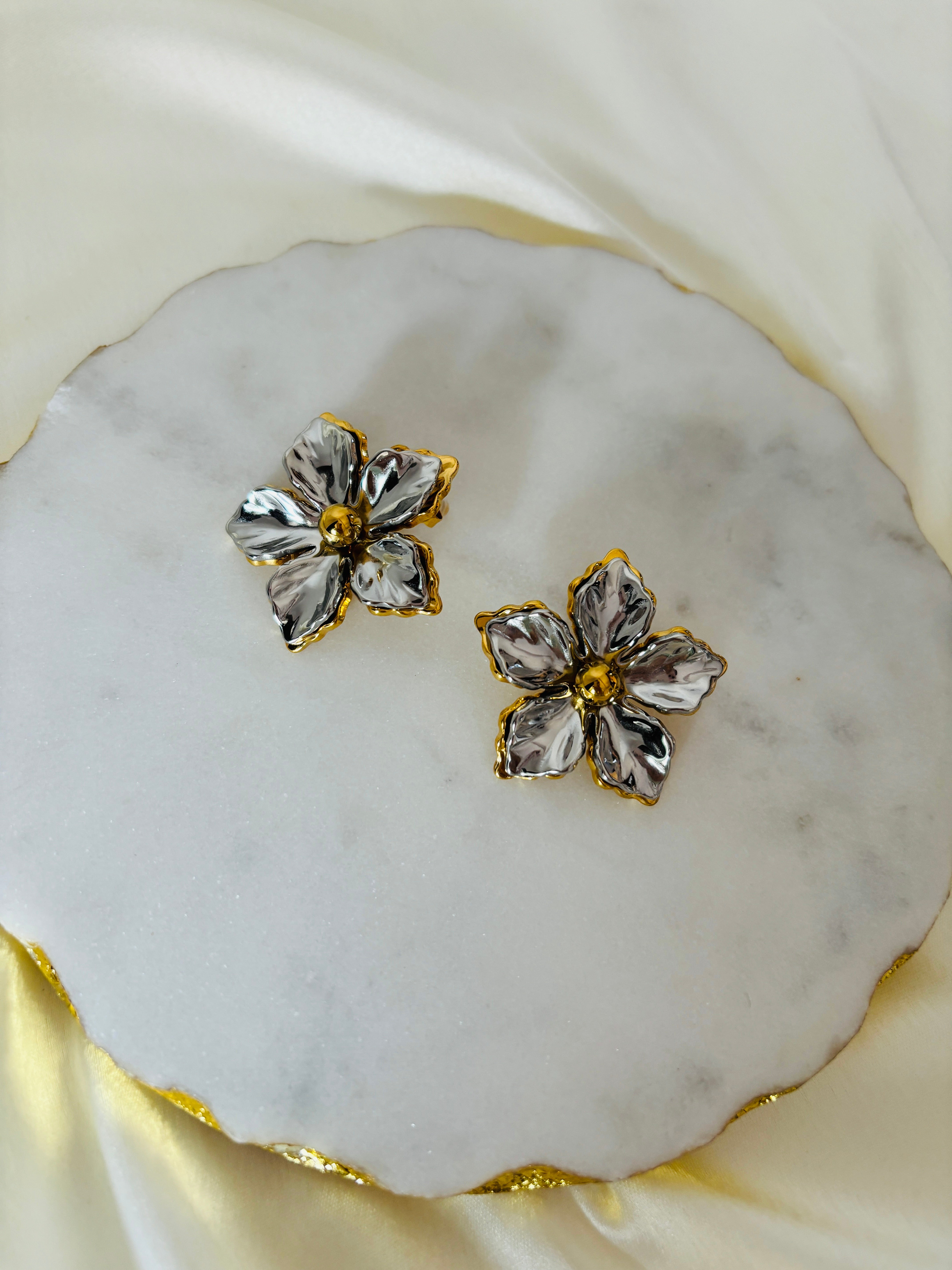 Two tone flora earring