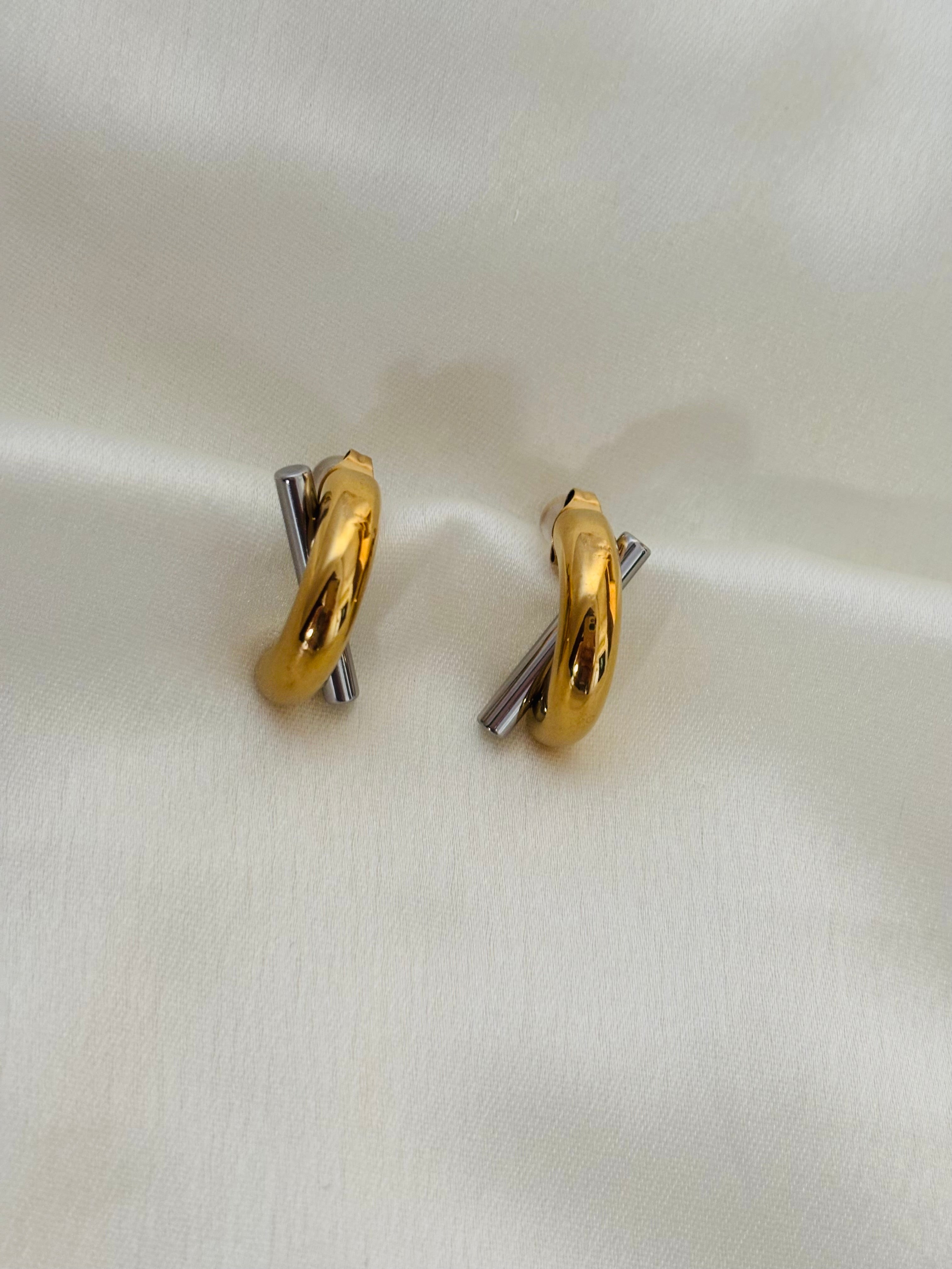 Two tone C earring