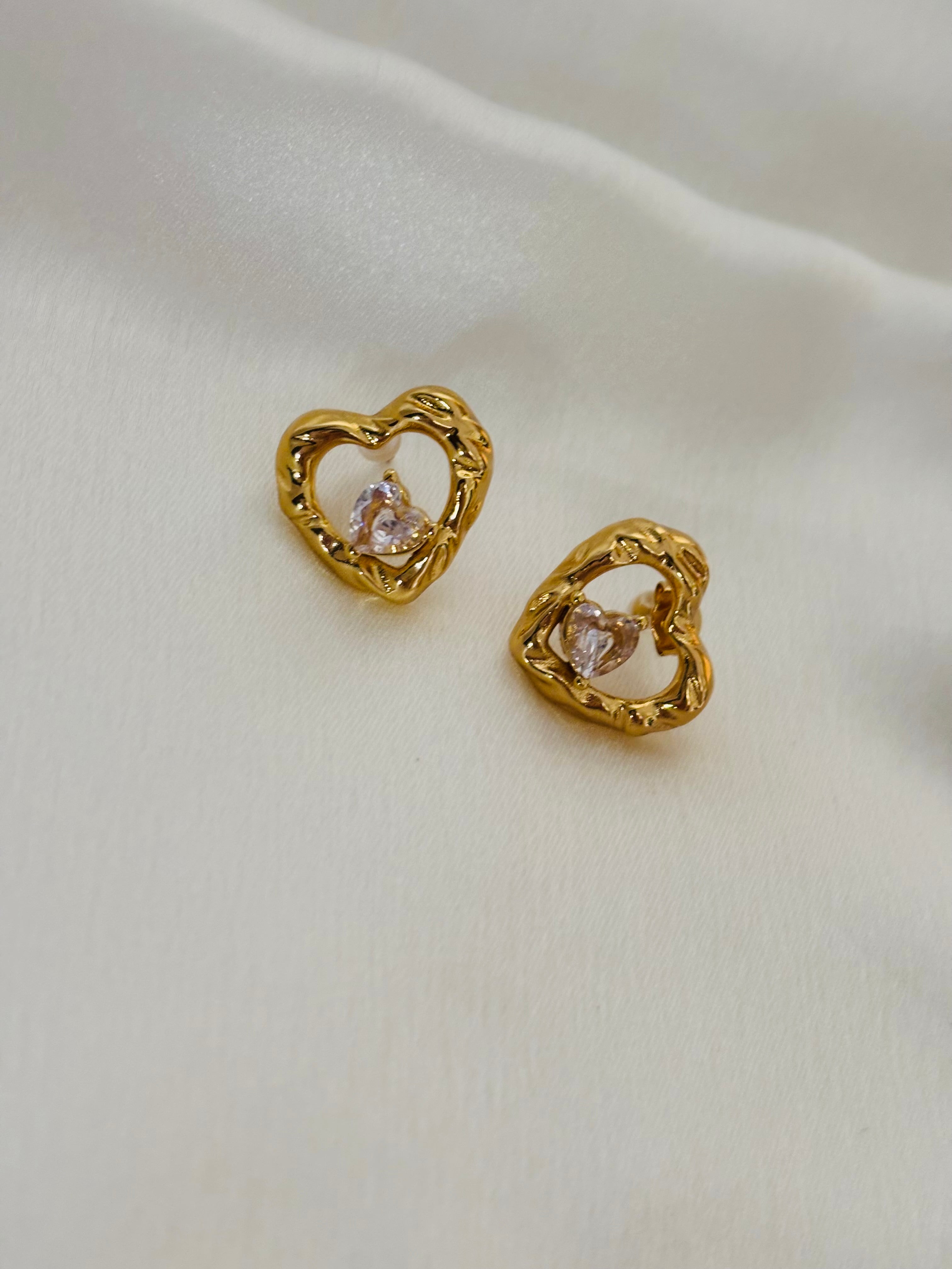 Quinn heart stud earring