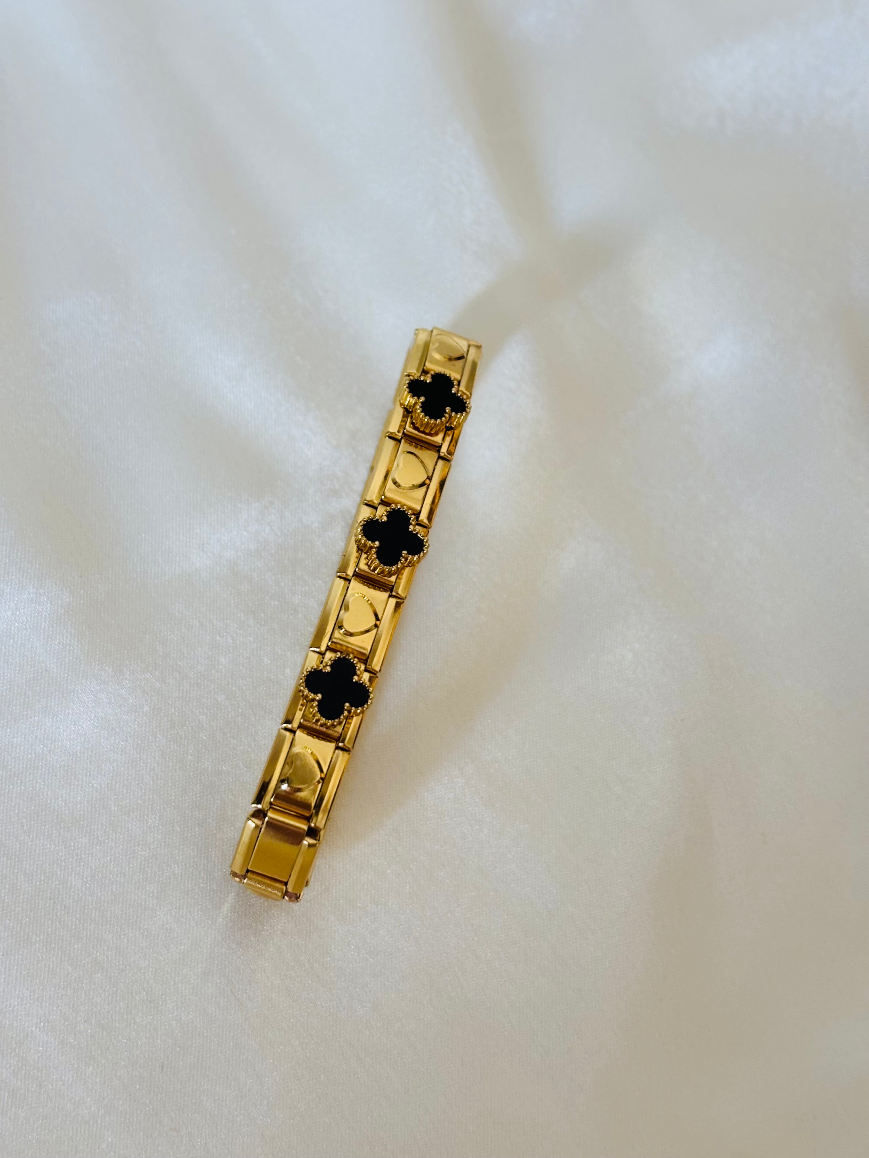 Black clover stretchable belt bracelet