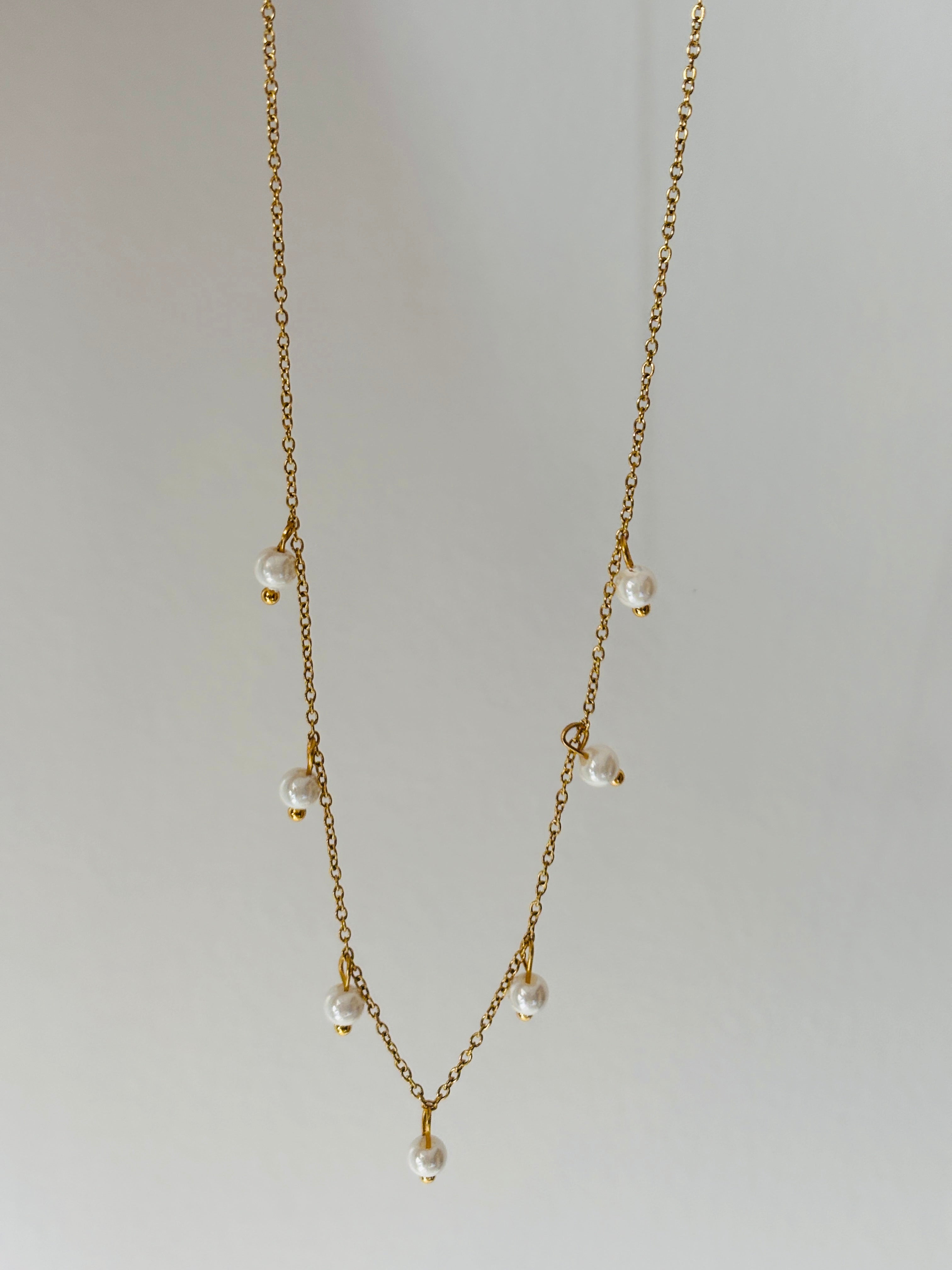 Pearl drop necklace