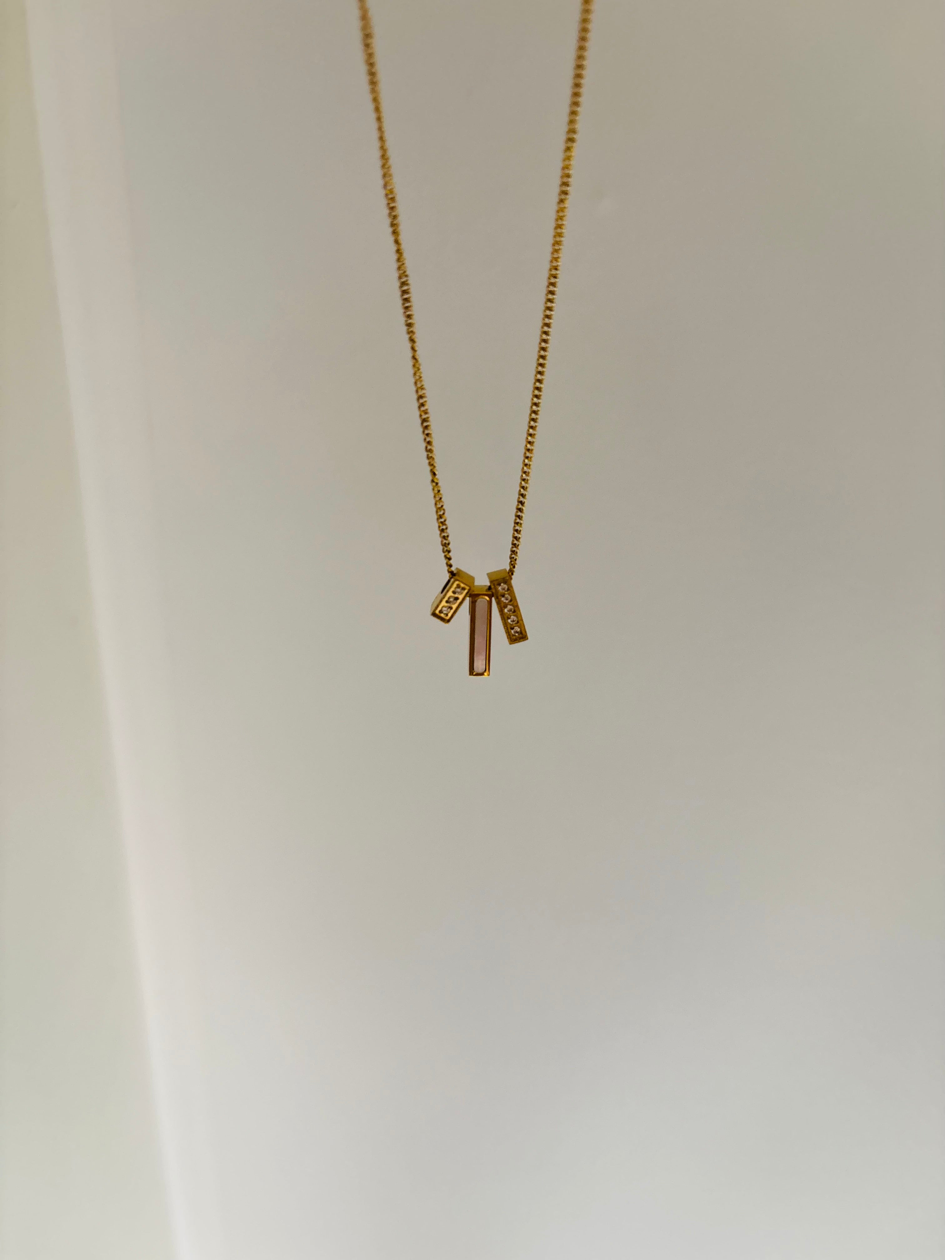Mop bar necklace
