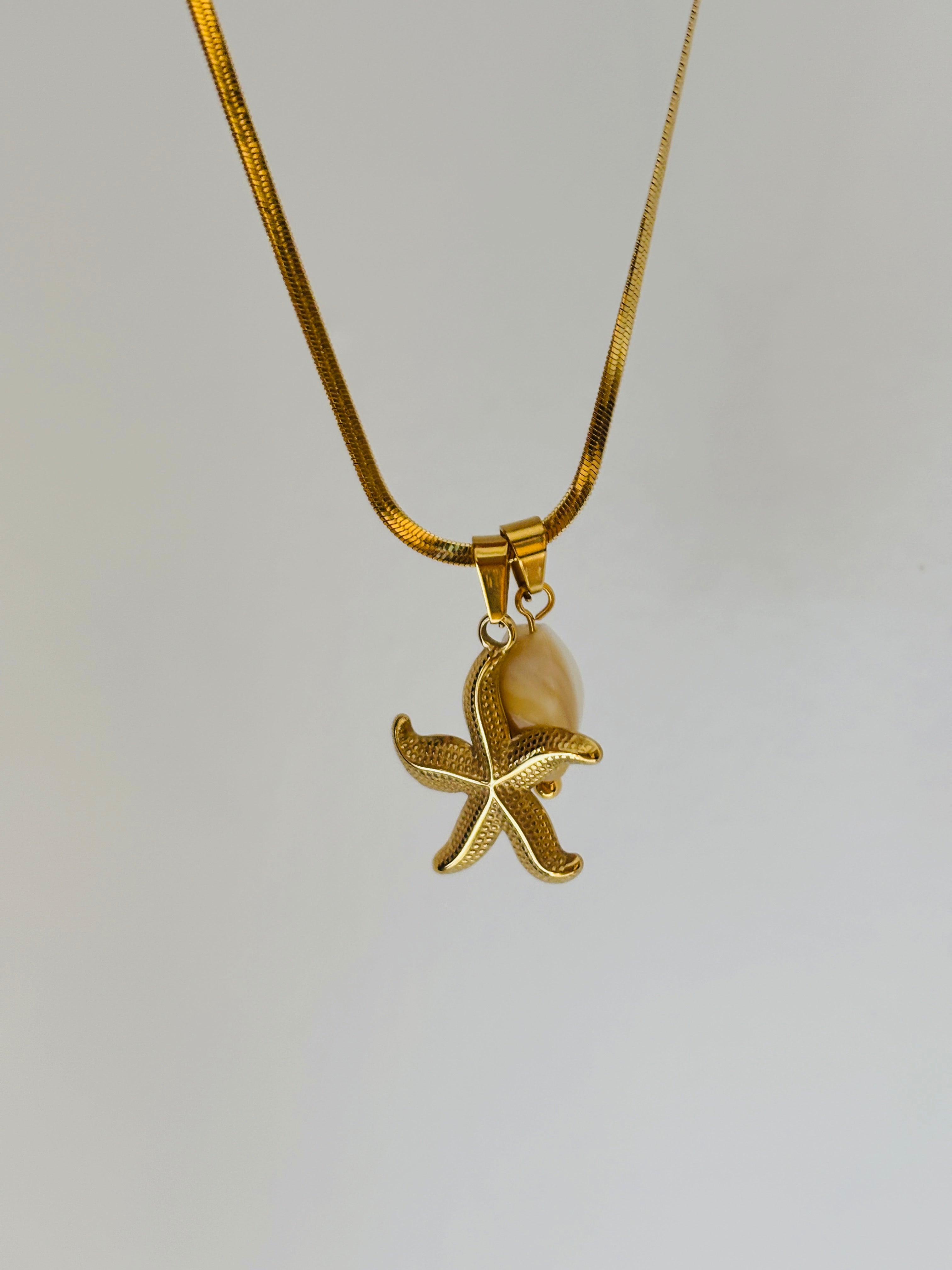 Star fish charm necklace