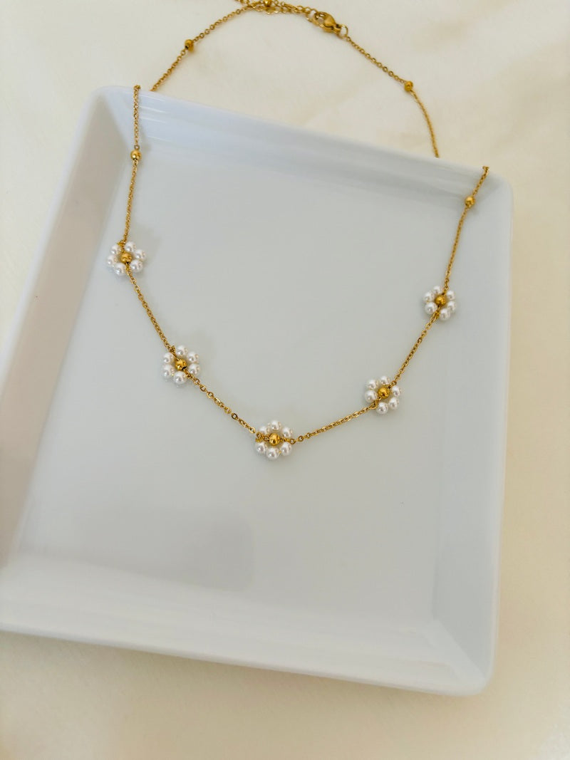 Daisy Pearl Necklace