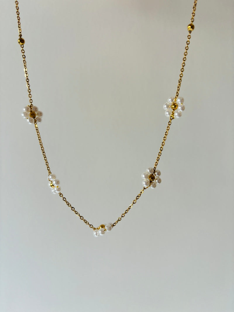 Daisy Pearl Necklace