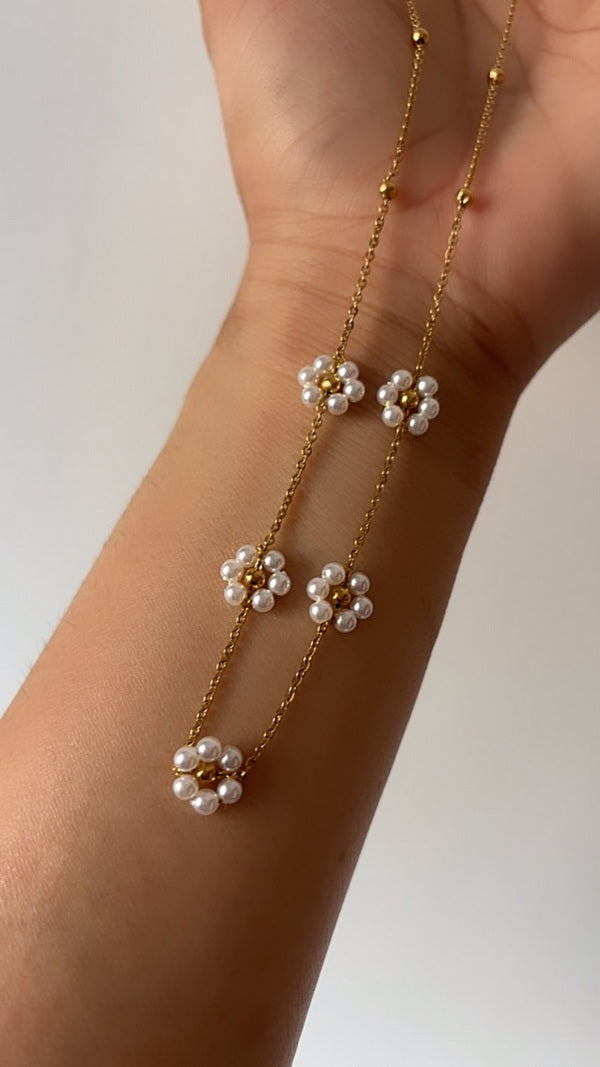 Daisy Pearl Necklace