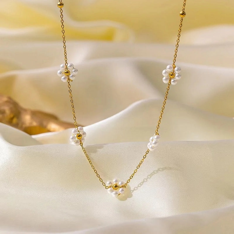 Daisy Pearl Necklace