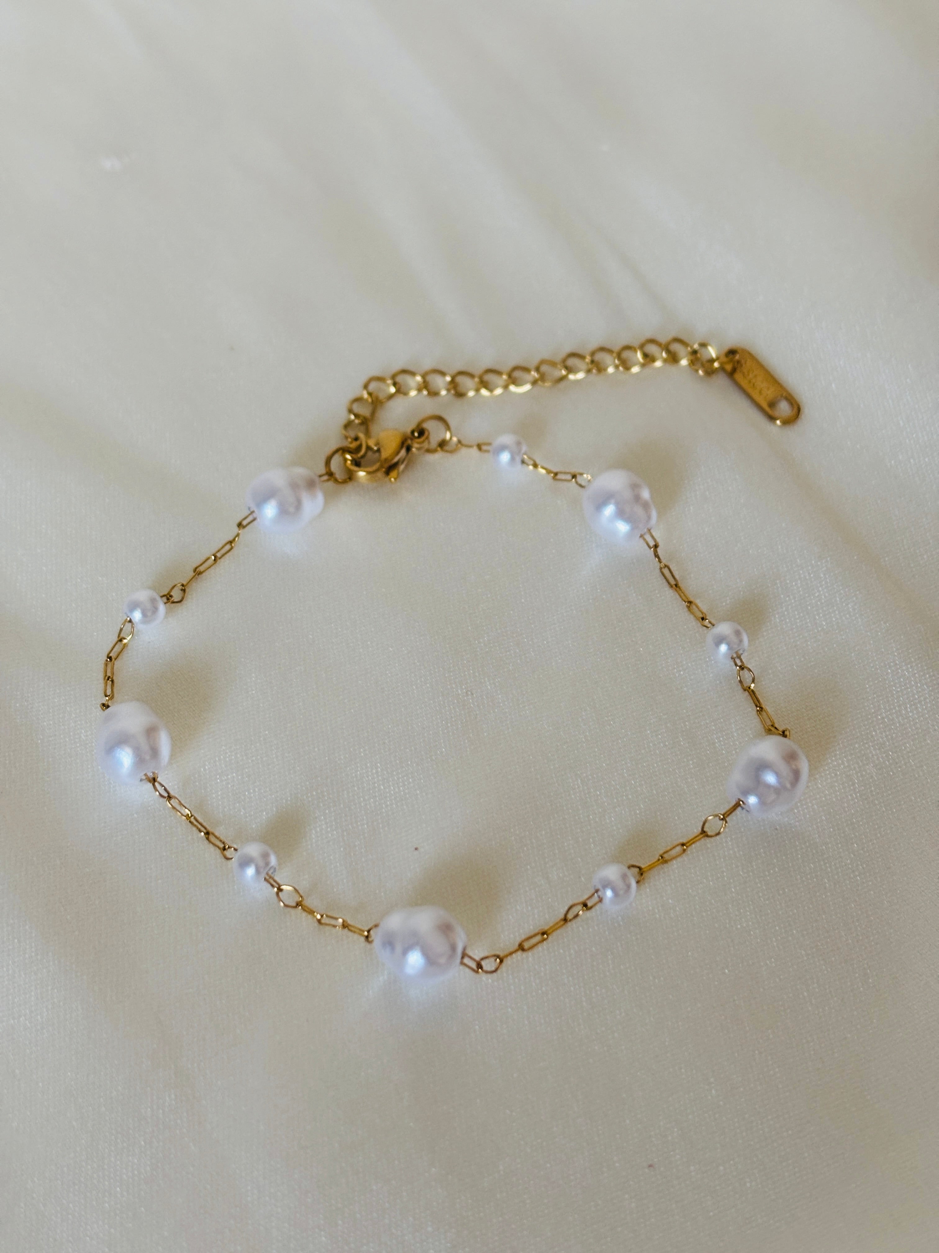 Pearl chain bracelet