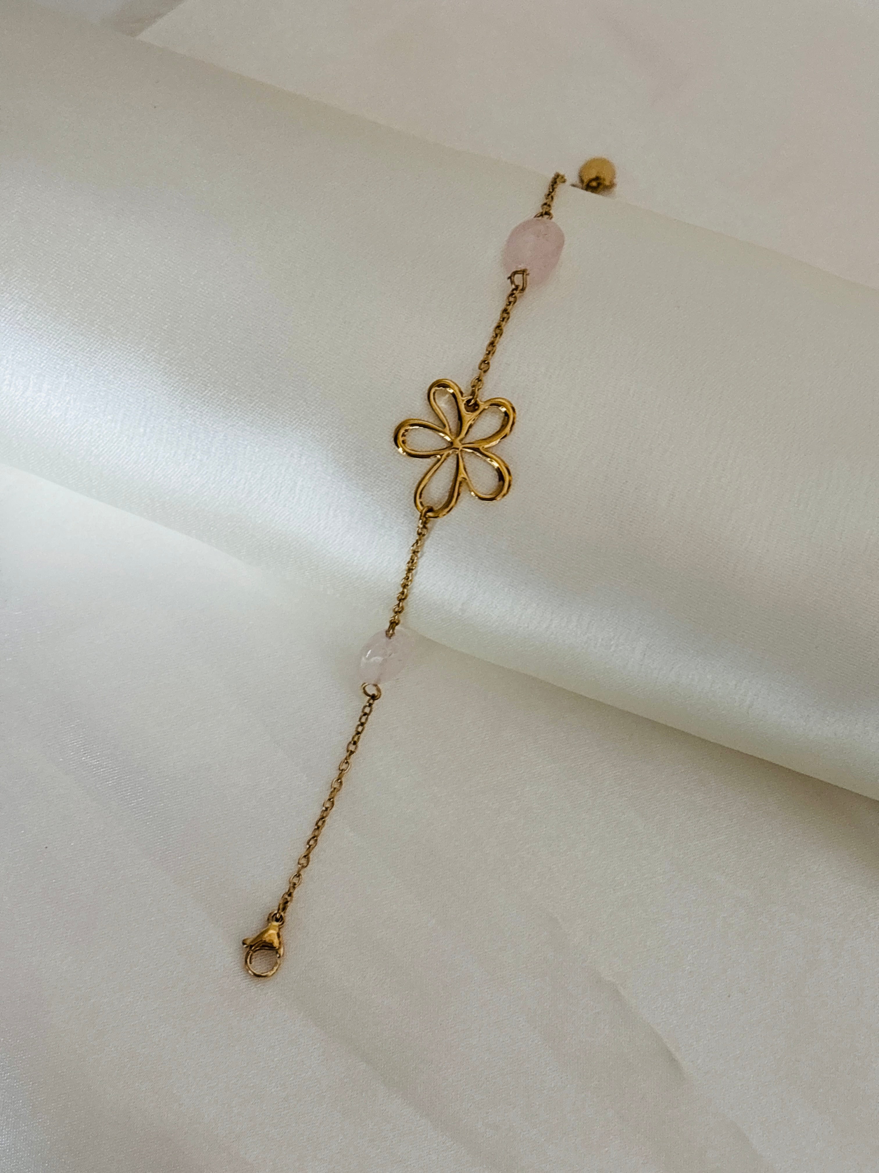Daisy charm bracelet
