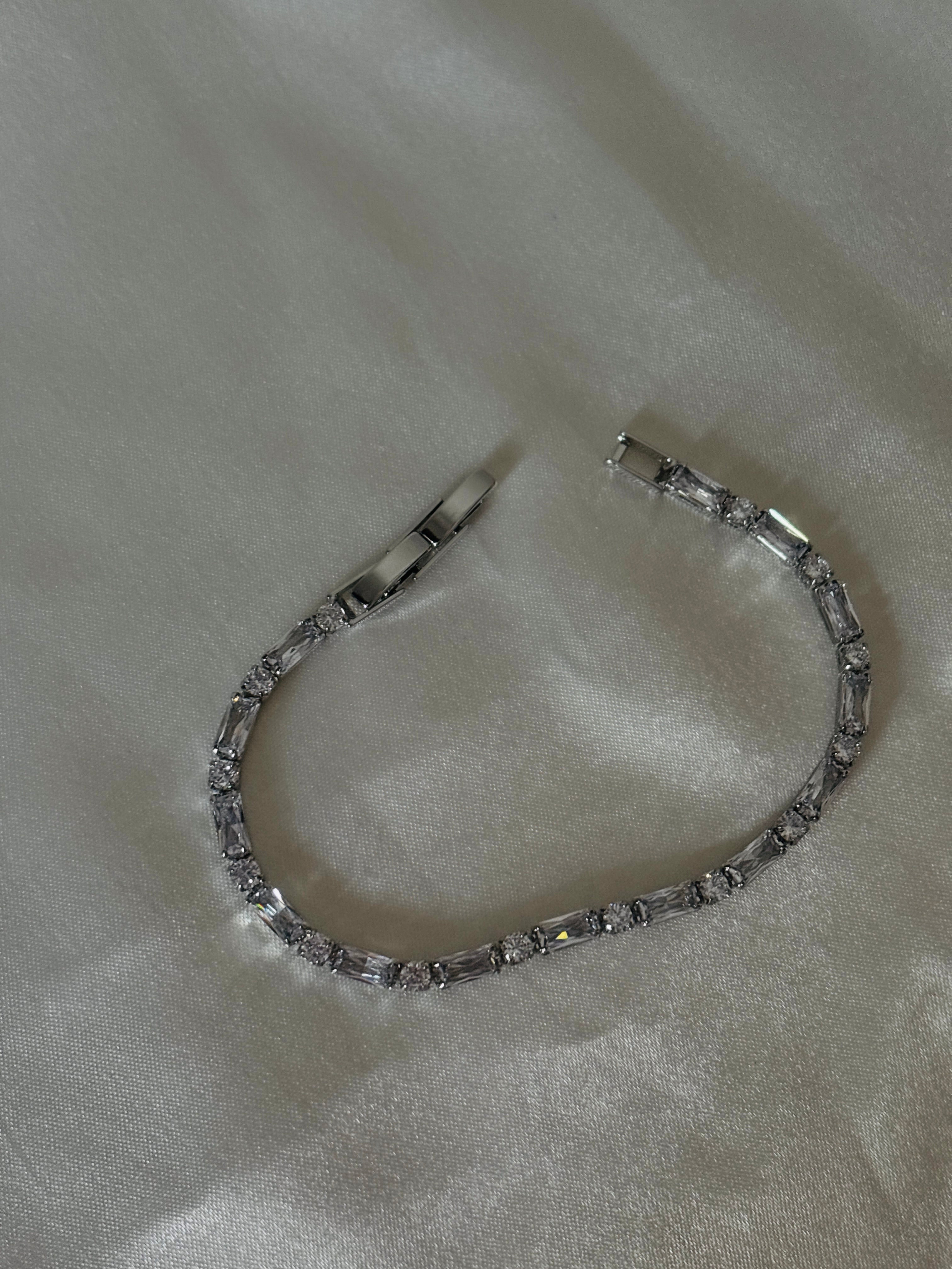 Aira tennis bracelet