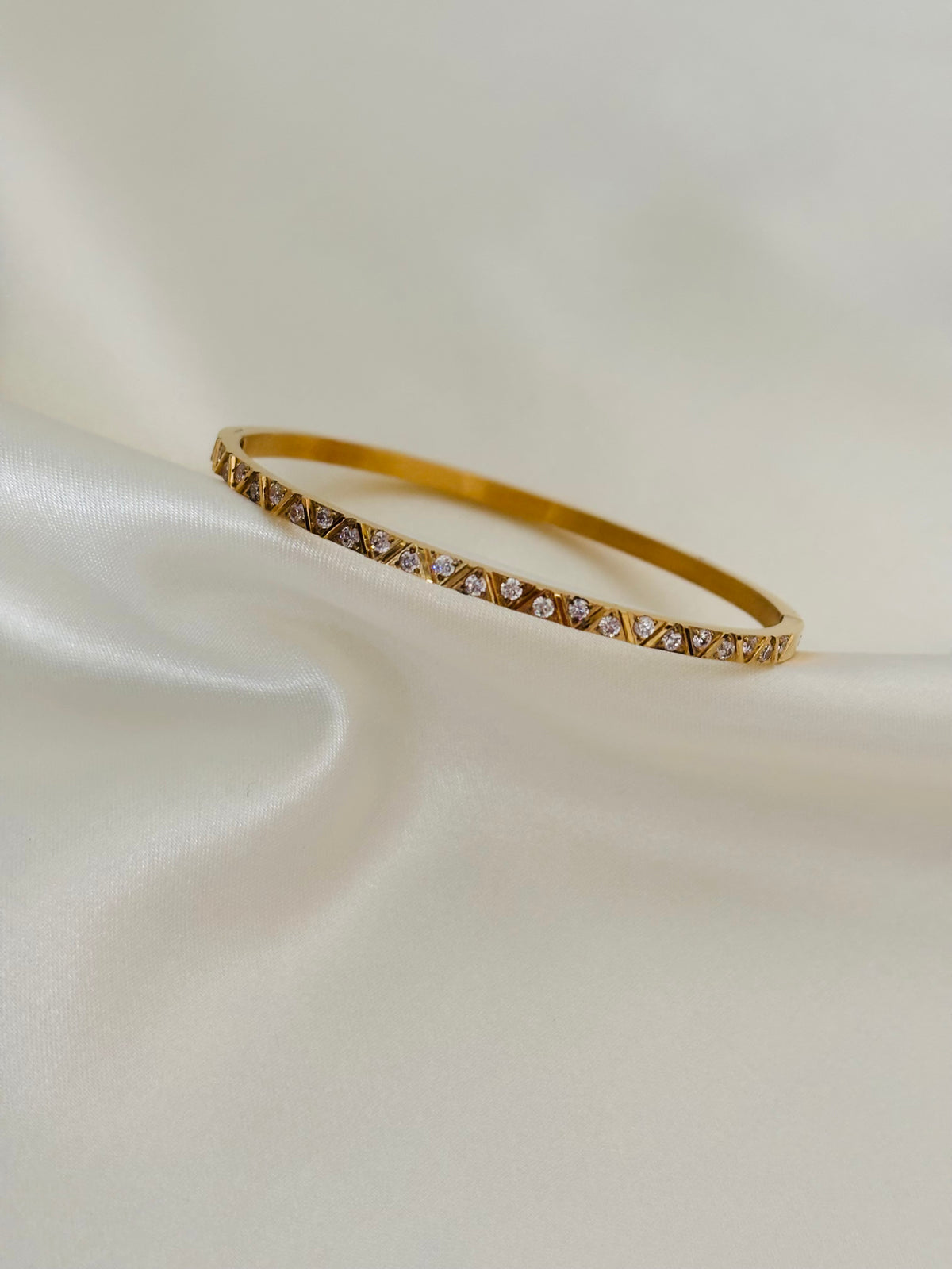 Zigzag diamond studded kada bracelet
