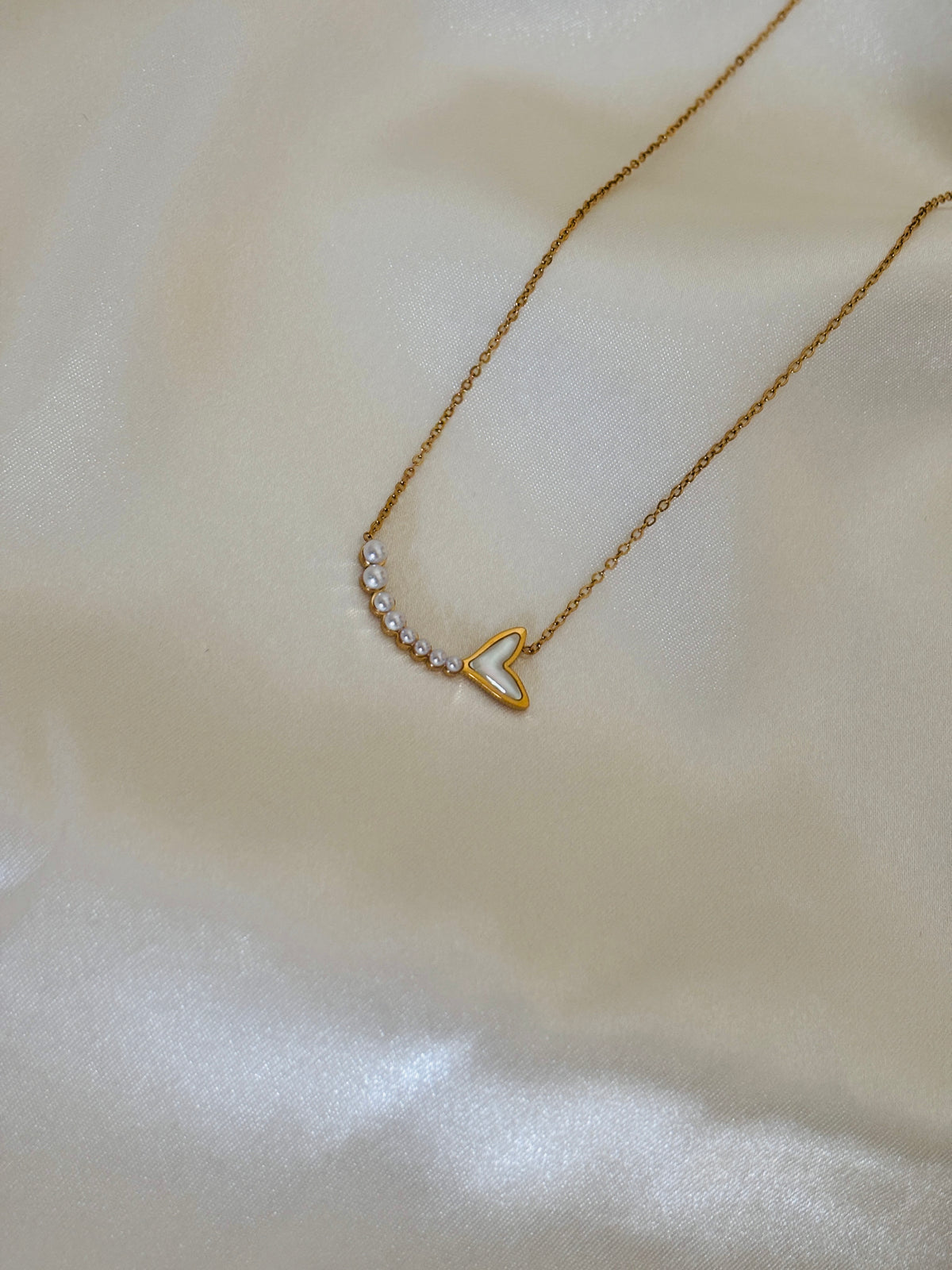 Mop fish necklace