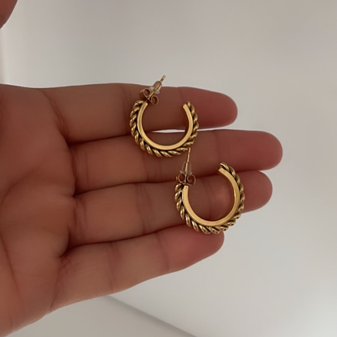 Roop twist earring
