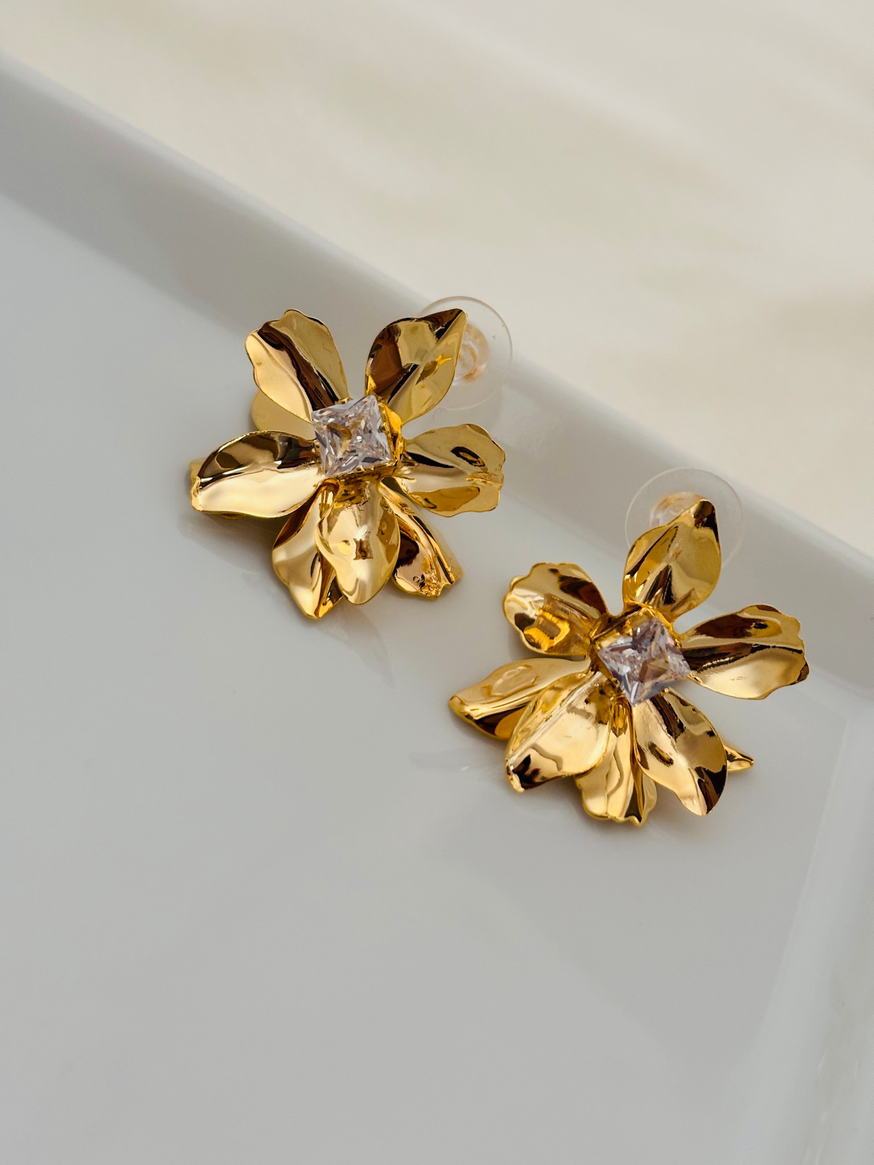 Flora two sided earring