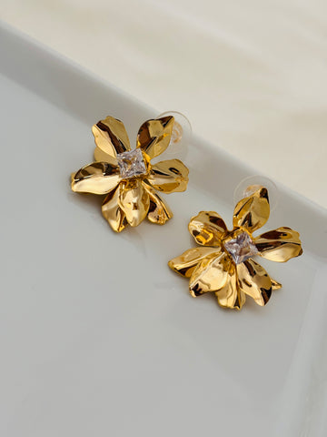 Flora two sided earring