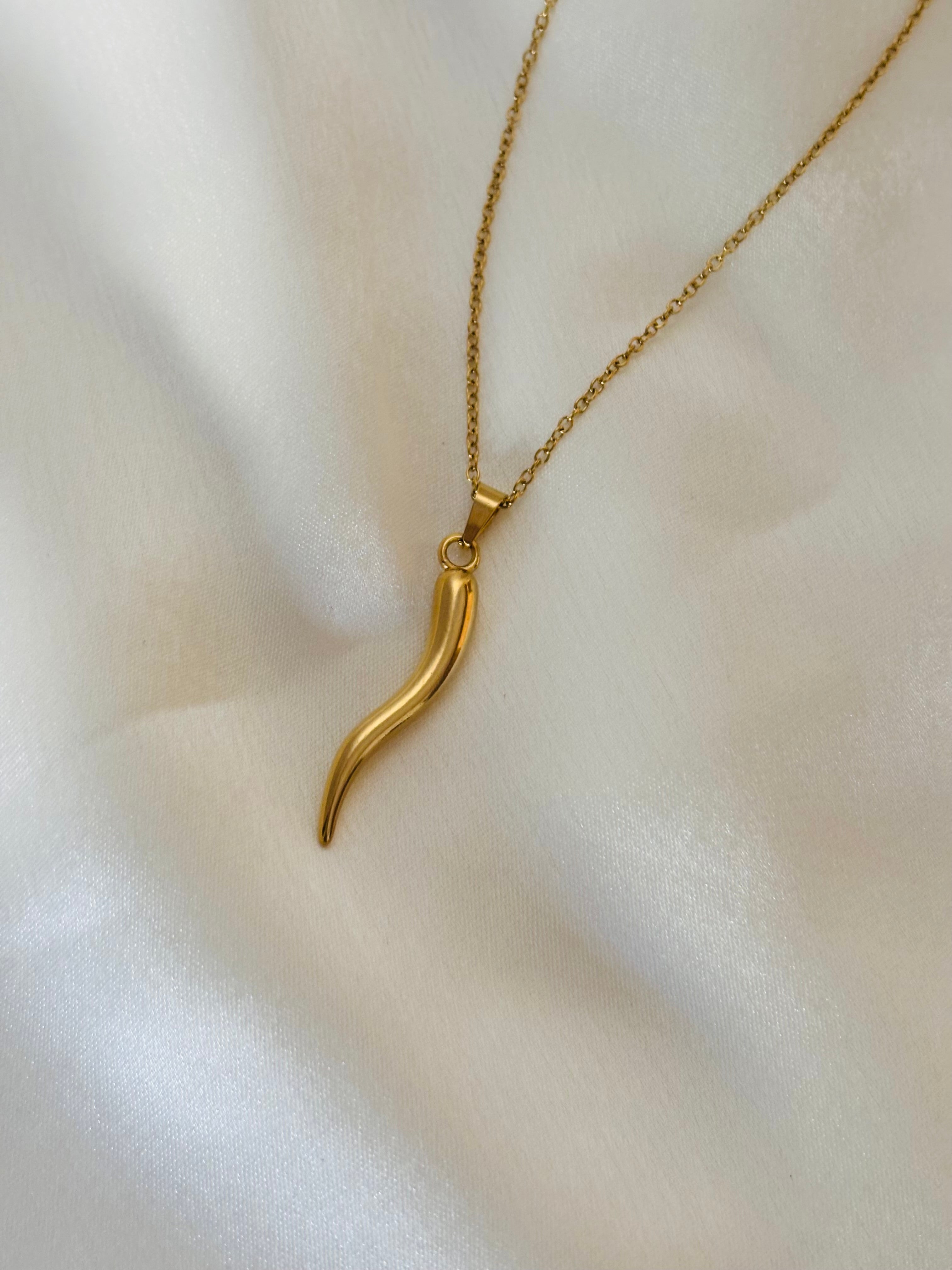Claw necklace